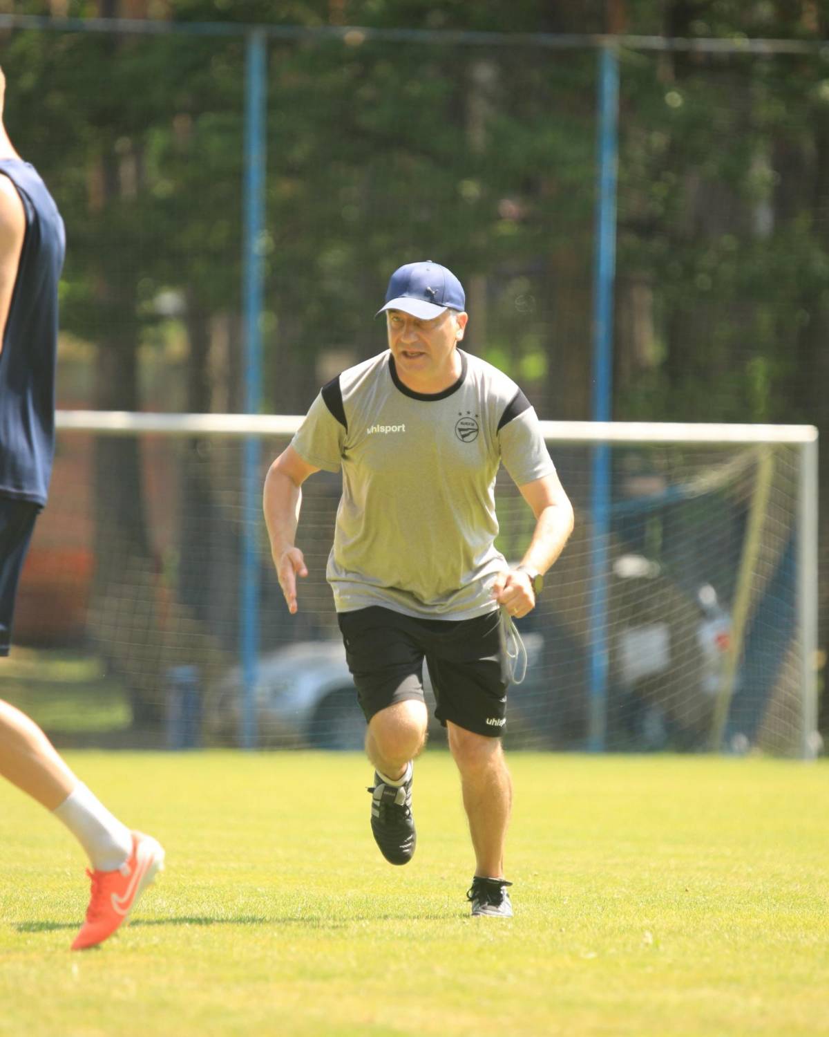 Erick Puerto quiere conquistar Europa; así fue su primer entrenamiento en Bielorrusia