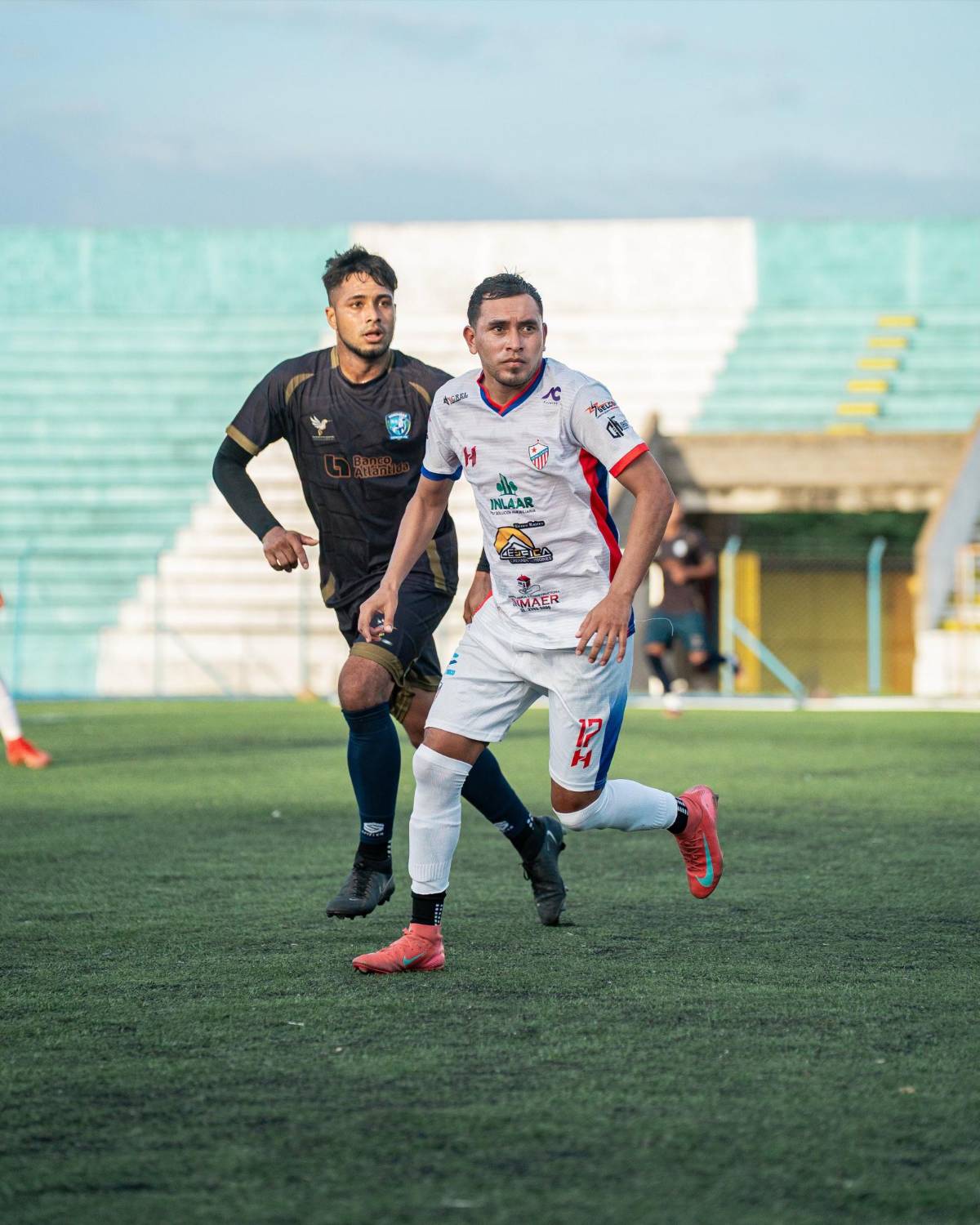 Hijo de Diego Vázquez sorprende entrenando con equipo de la Primera División