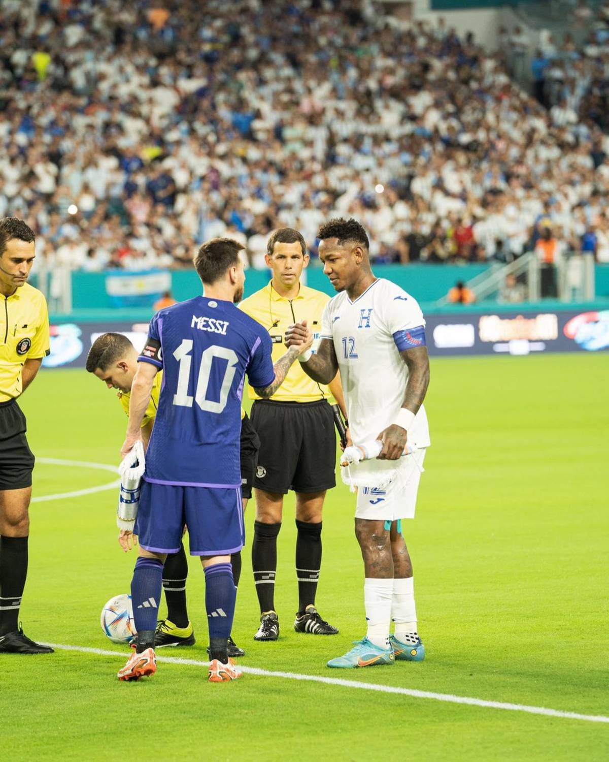 ¿A quién regaló la camisa Messi? Uno sin equipo y dos se retiraron: El hoy de Honduras frente a Argentina en 2022