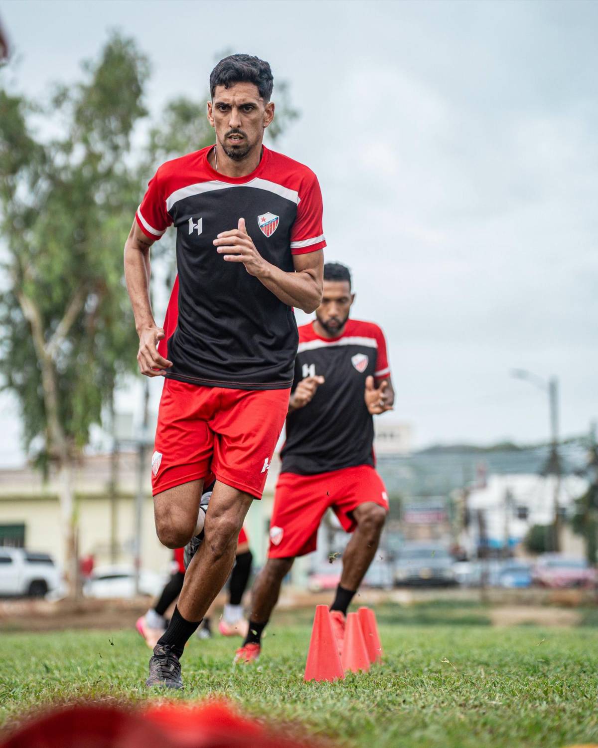 Hijo de Diego Vázquez sorprende entrenando con equipo de la Primera División