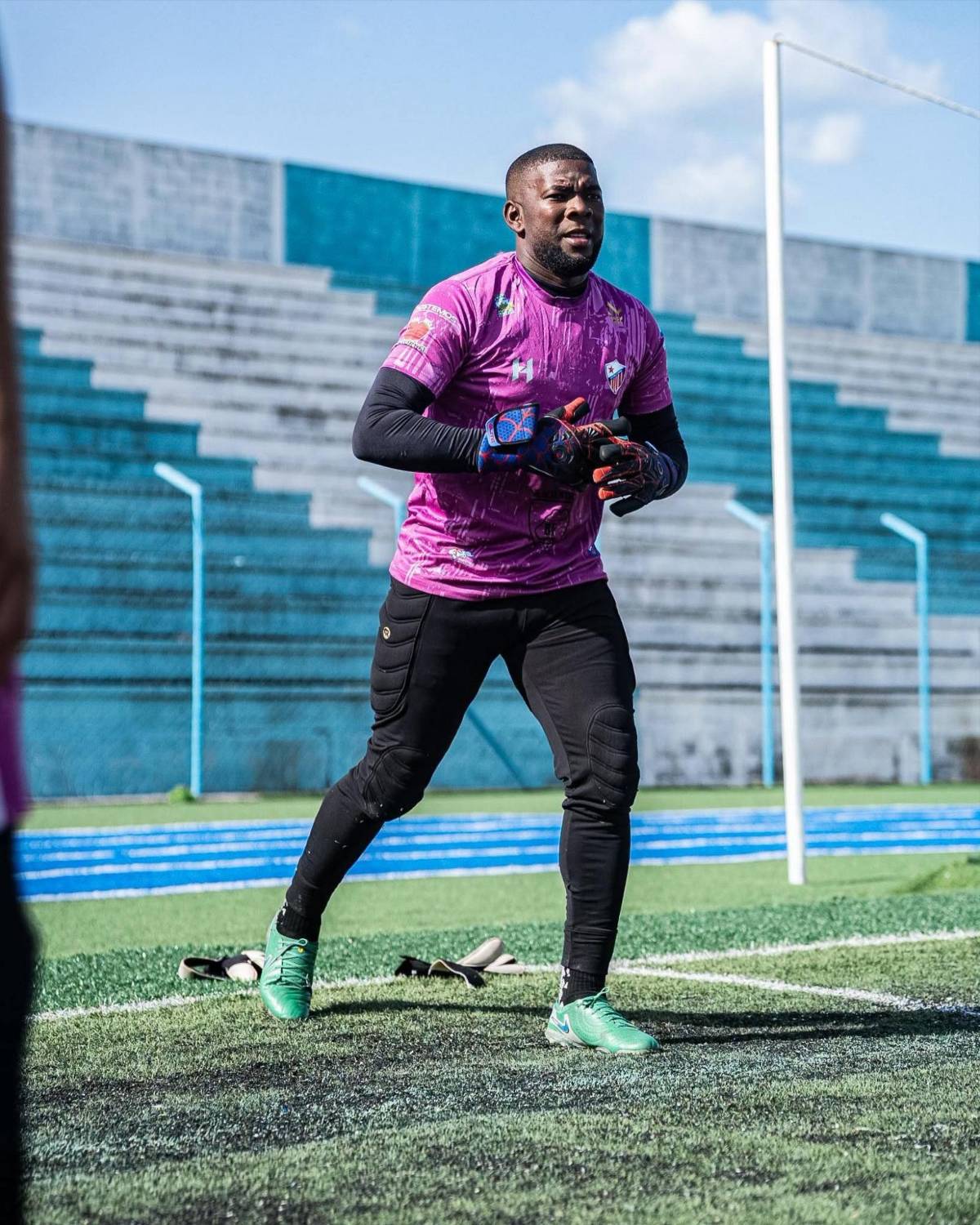 Hijo de Diego Vázquez sorprende entrenando con equipo de la Primera División