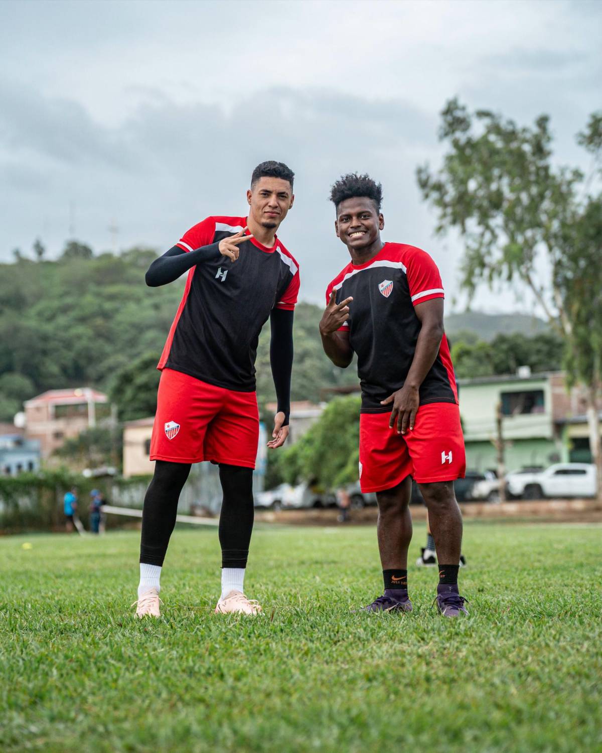 Hijo de Diego Vázquez sorprende entrenando con equipo de la Primera División