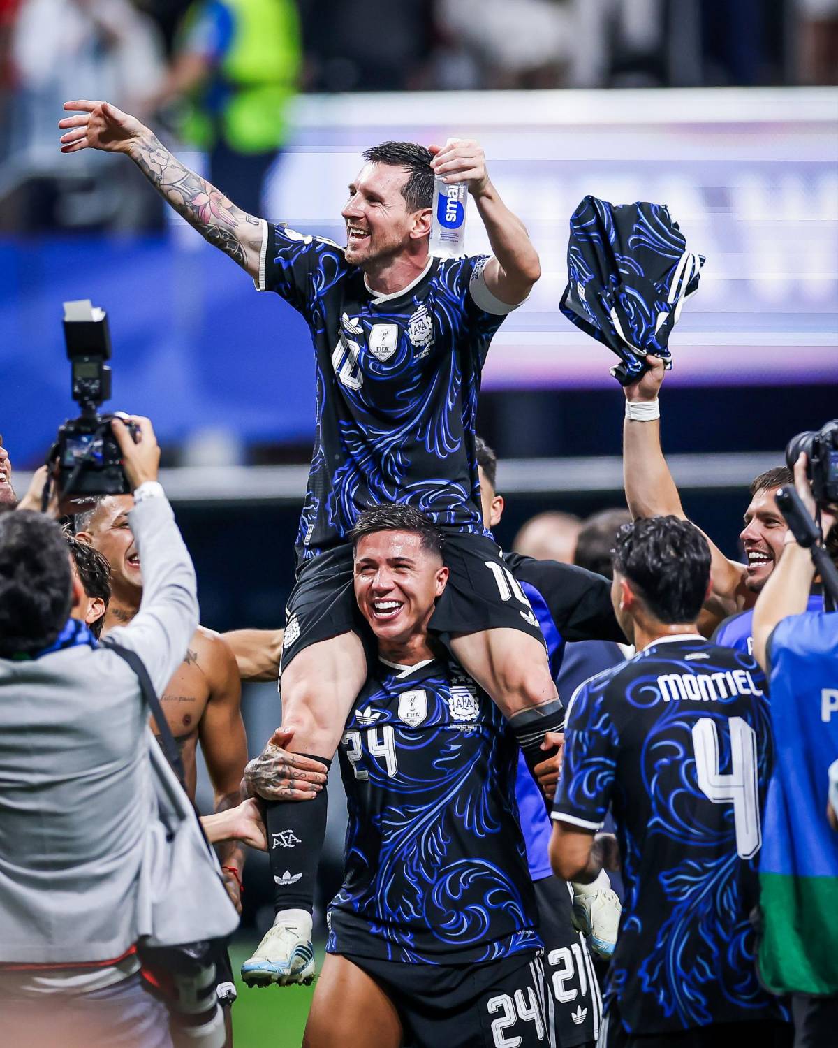 La  Polémica manta de Argentina en la cara de los ingleses y el castigo de FIFA