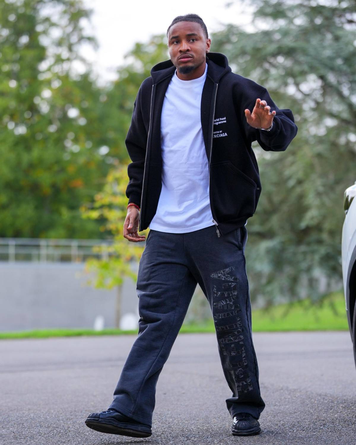 Camavinga superó a Koundé y agita las redes: así llegaron los jugadores de Francia y el look de Mbappé