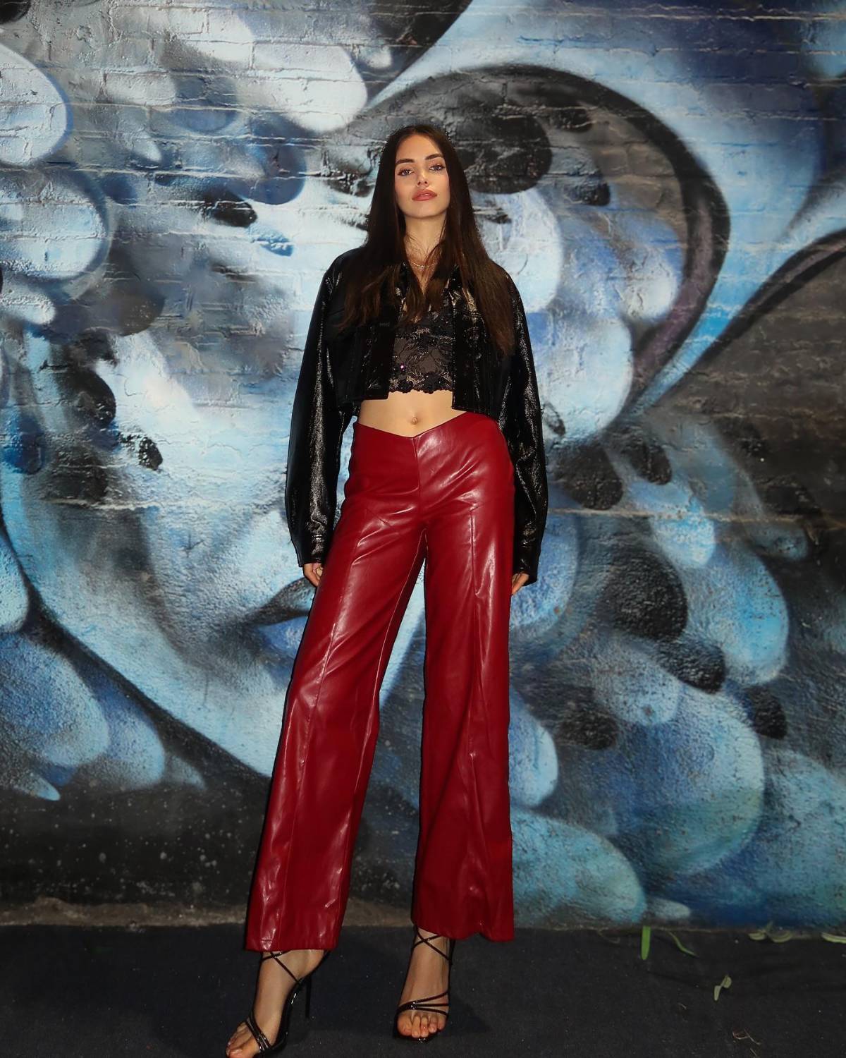 La Megan Fox hondureña que le robó el corazón a futbolista y lo sorprendió en pleno juego ¿A qué se dedica?