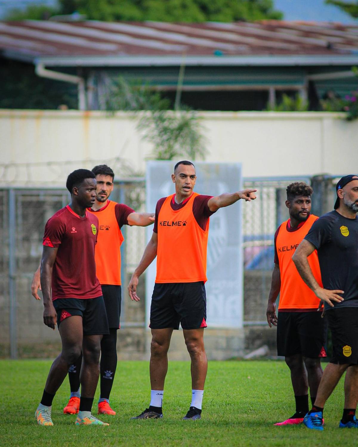 Mercado: El jugador de Olimpia que iría a UPNFM, se caen dos fichajes en Motagua y Marathón se sigue armando