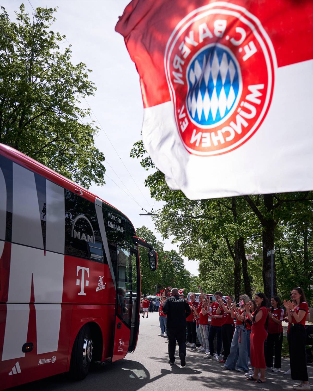 Bayern Munich-Ral Madrid: El ambiente de Champions de los aficionados en Alemania y Florentino Pérez visitó a su equipo