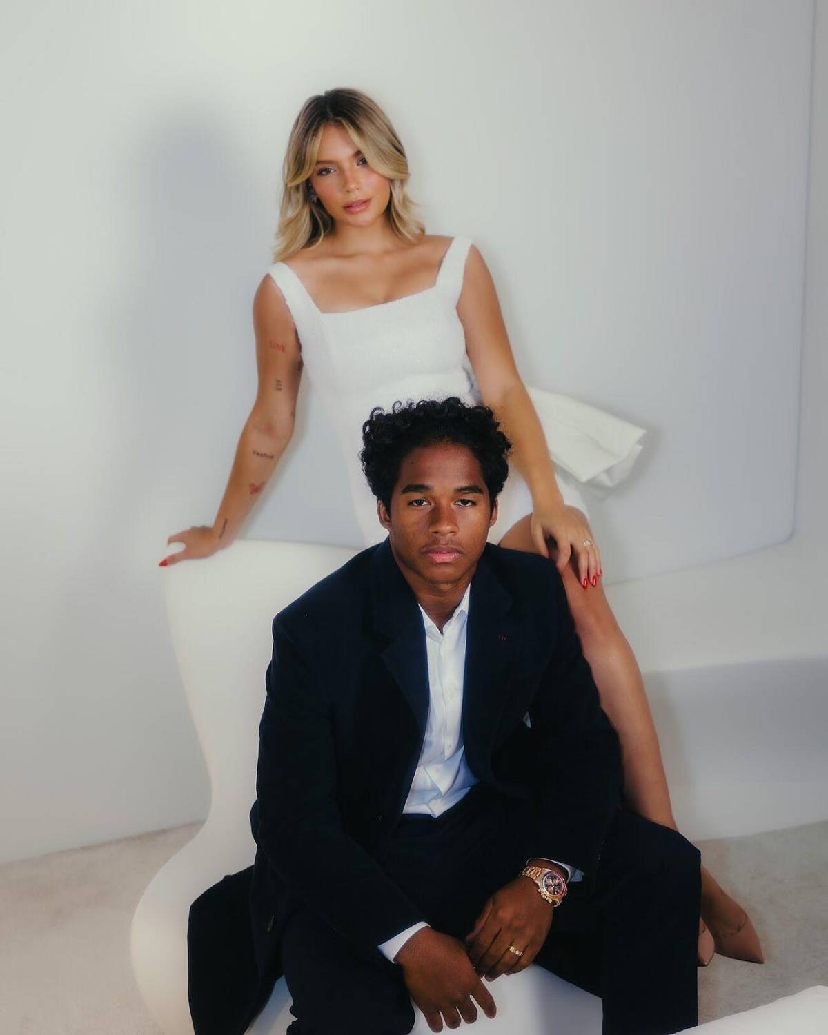 Endrick dio la sorpresa: se casó a con Gabriely Miranda a sus 18 años; las fotos de la feliz pareja