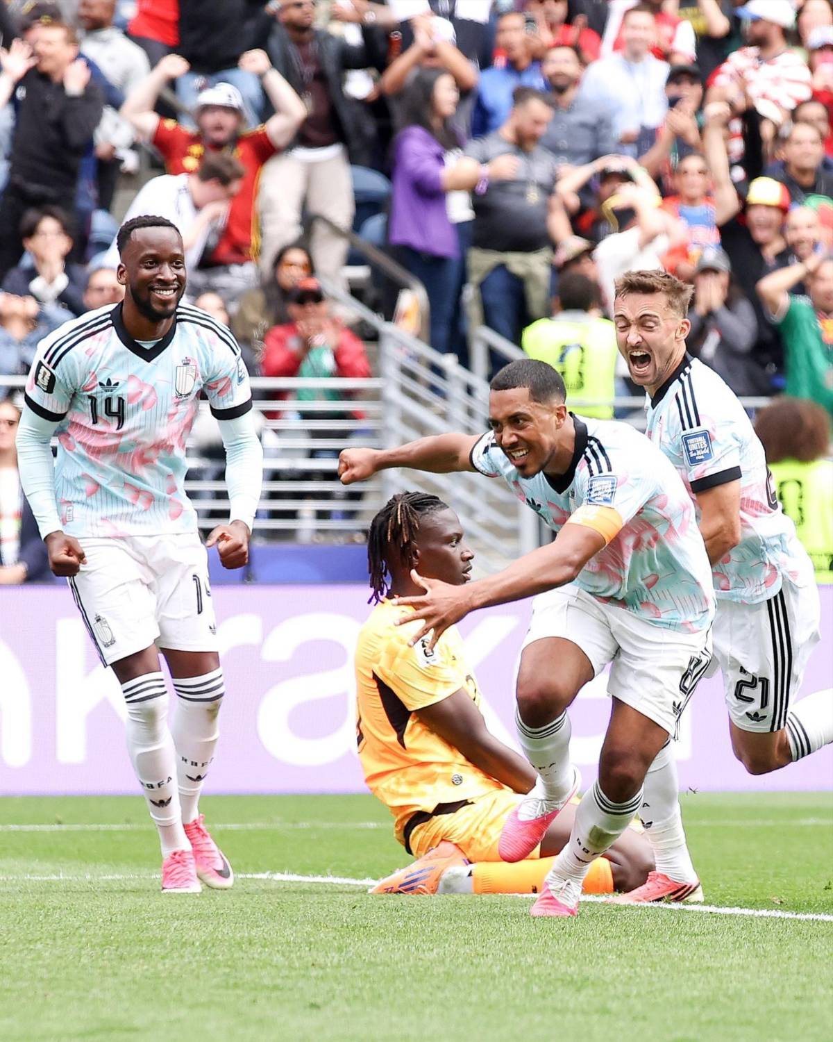 Las polémicas que señalan a Saíd Martínez en la histórica remontada de Bélgica ante Senegal
