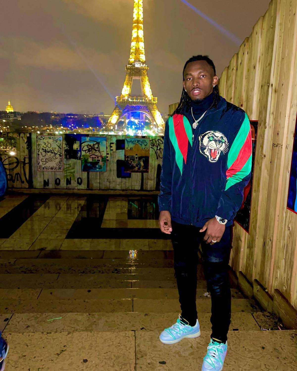 ¡Paseos, amigos y el auto que conduce! Así es la vida del hondureño Alberth Elis en Burdeos