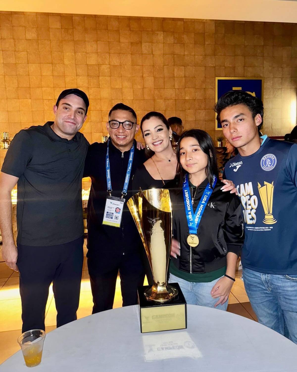 Esposas, novias y familiares, así celebraron los seres más queridos de los futbolistas campeones con Motagua