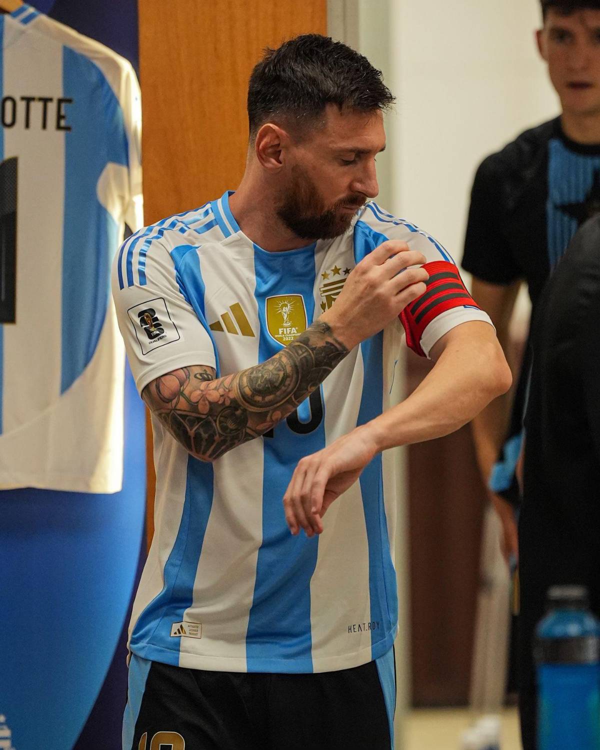 El famoso streamer que logró su foto con Messi y el chico de 20 años que debutó con Argentina y sorprendió a Leo ante Bolivia