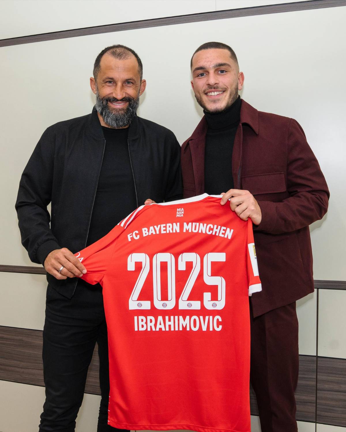 Mercado: da el sí para irse del Barcelona, la bomba de Benzema en el Real Madrid y el futuro equipo de Harry Maguire