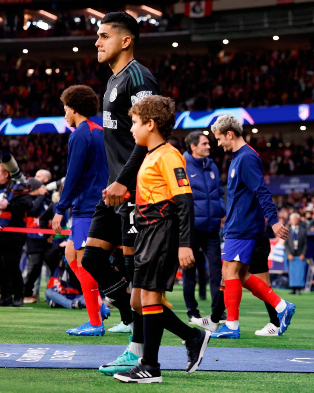 FOTOS: La tristeza de Luis Palma, Honduras presente y la petición de aficionado en el Atlético - Celtic