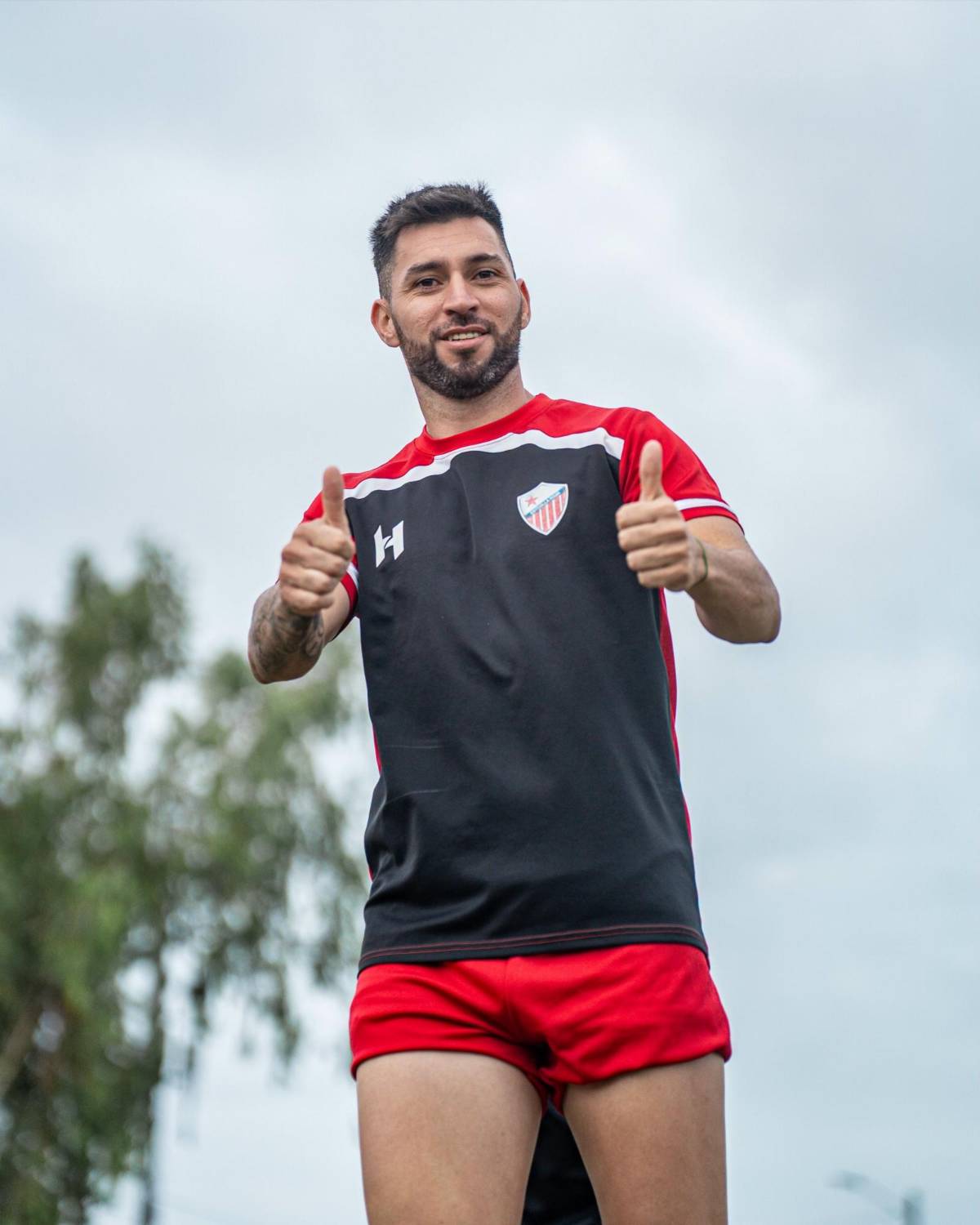 Hijo de Diego Vázquez sorprende entrenando con equipo de la Primera División
