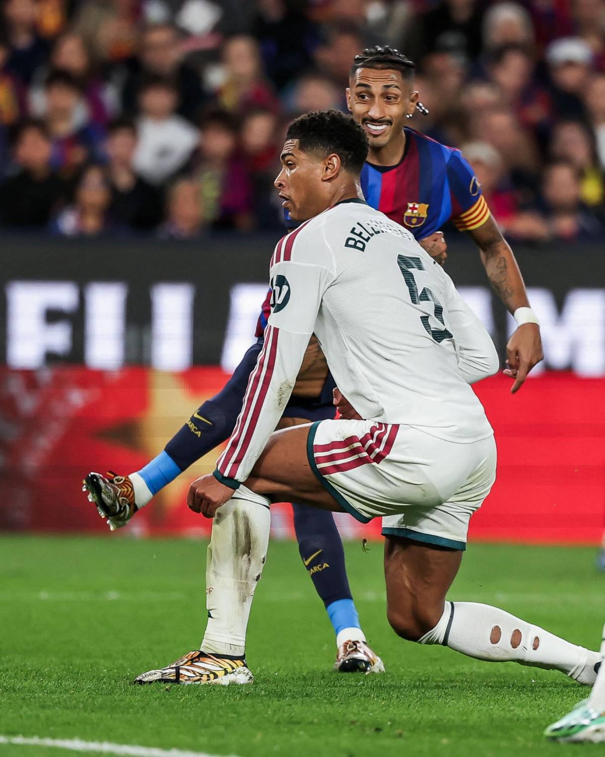 Mbappé sepultó al Barça, locura de Mou y perdonaron a Lamine; el penal que no pitaron