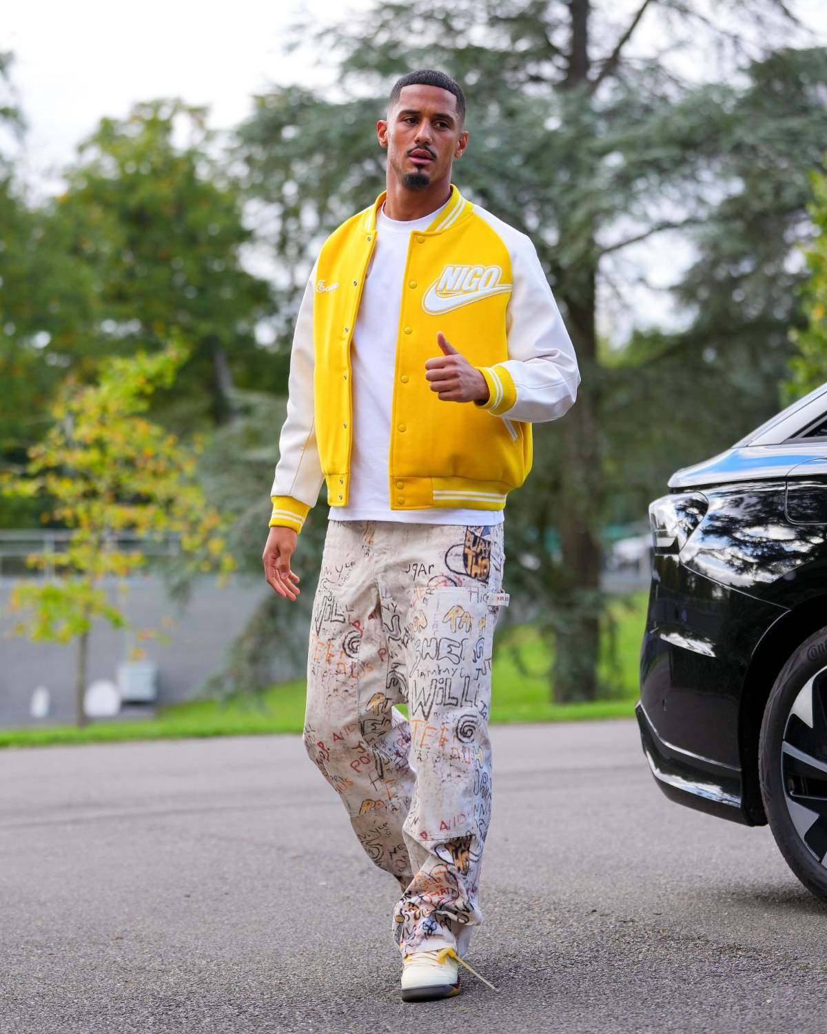 Camavinga superó a Koundé y agita las redes: así llegaron los jugadores de Francia y el look de Mbappé