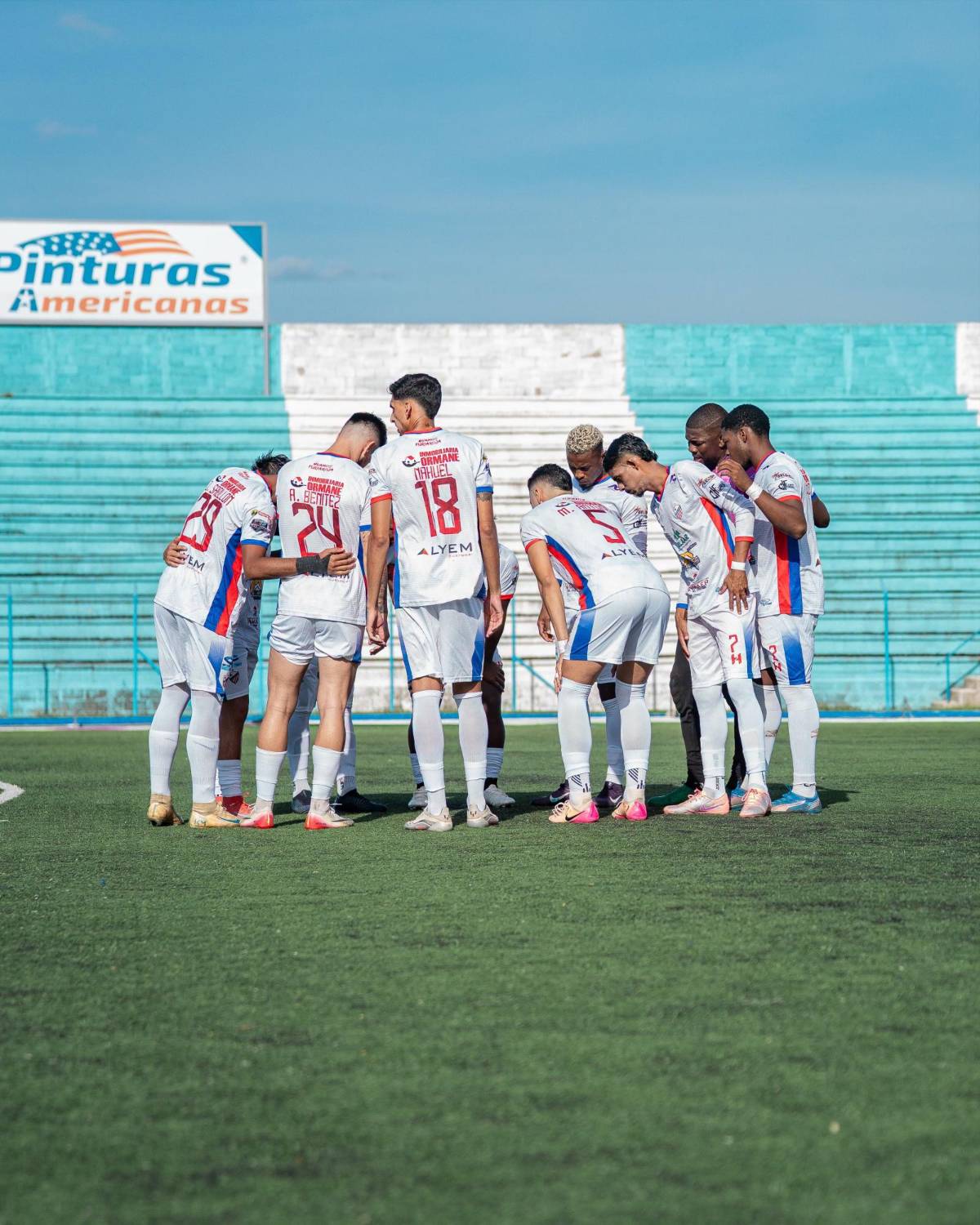 Hijo de Diego Vázquez sorprende entrenando con equipo de la Primera División