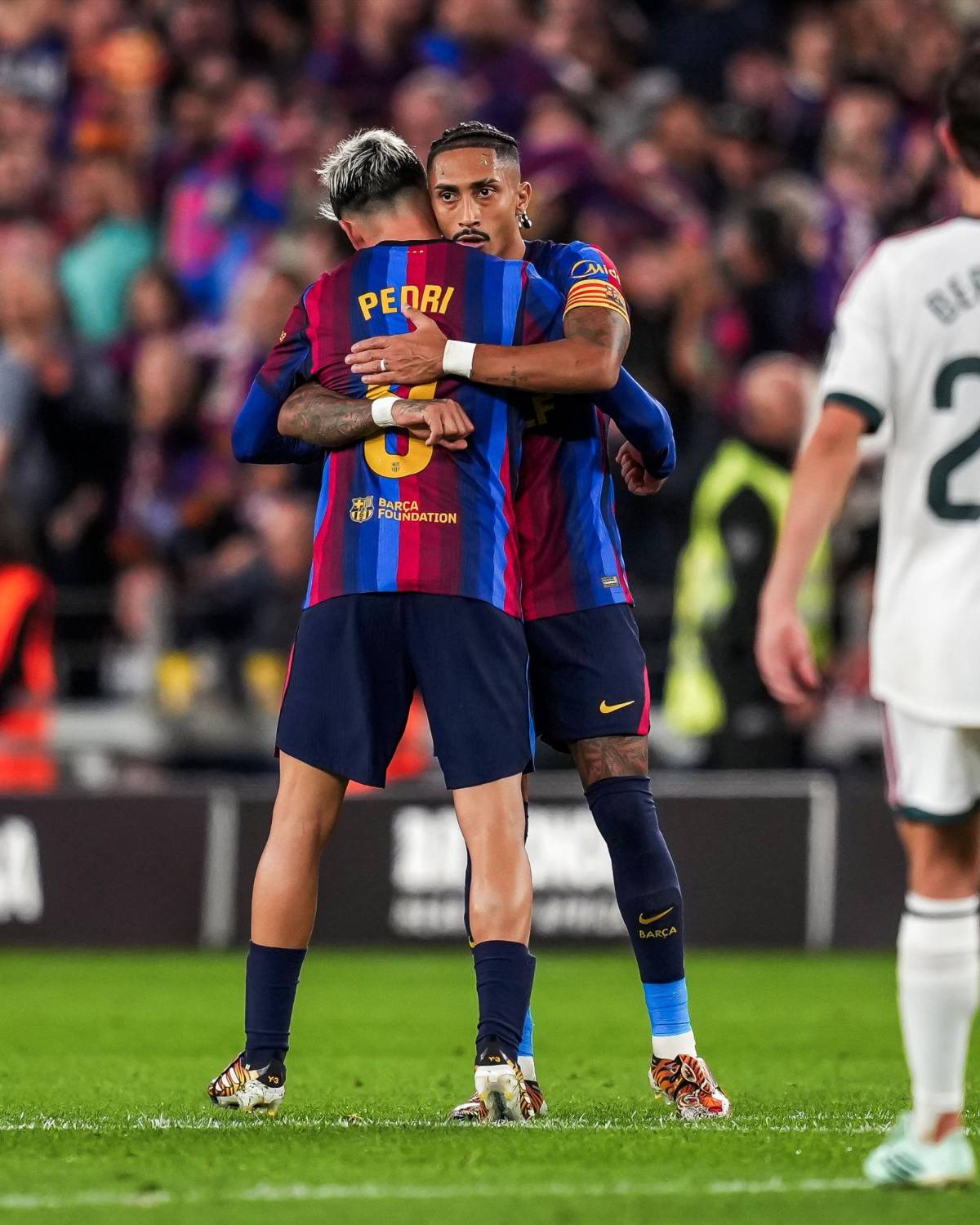 Mbappé sepultó al Barça, locura de Mou y perdonaron a Lamine; el penal que no pitaron