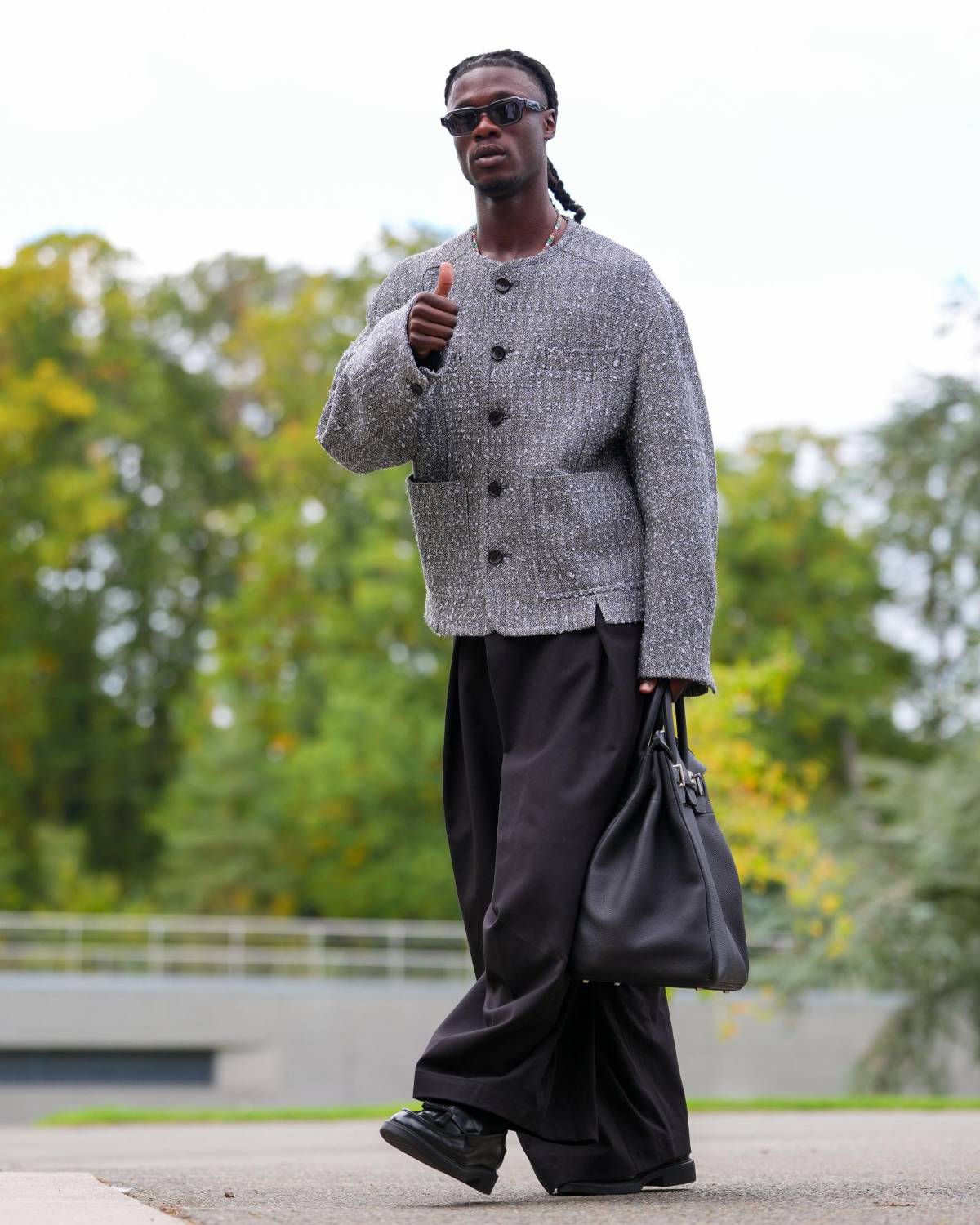 Camavinga superó a Koundé y agita las redes: así llegaron los jugadores de Francia y el look de Mbappé