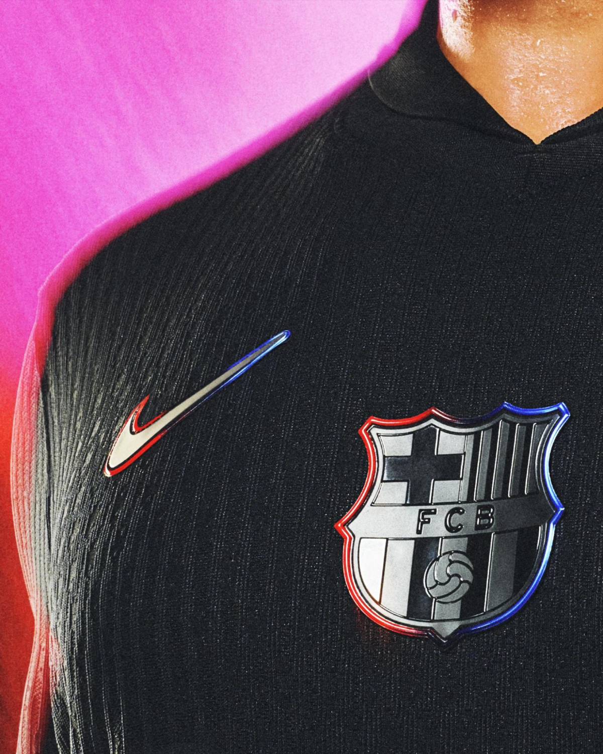 Barcelona presentó su segundo uniforme de la temporada y es una belleza: vuelve el color negro