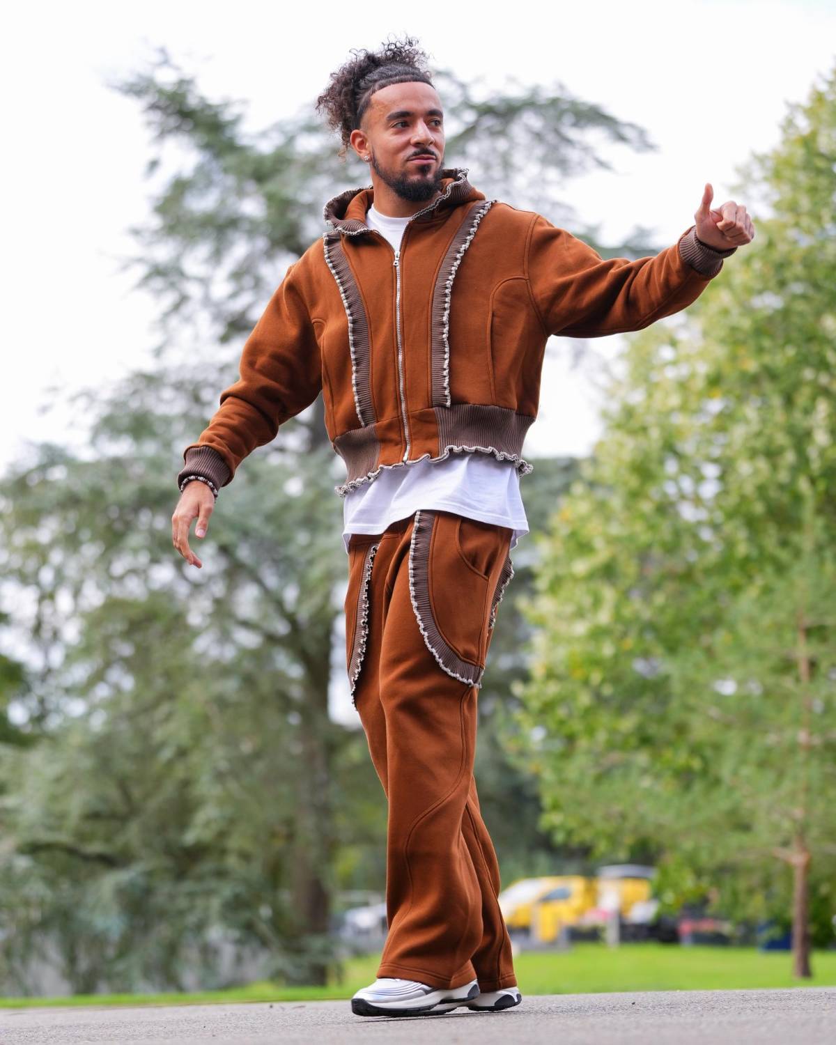 Camavinga superó a Koundé y agita las redes: así llegaron los jugadores de Francia y el look de Mbappé