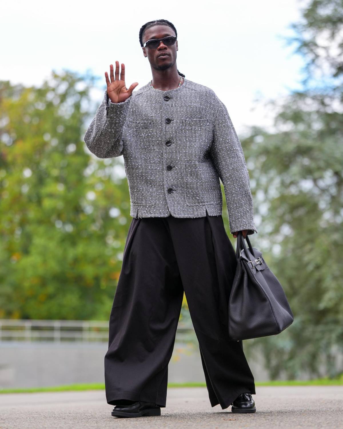 Camavinga superó a Koundé y agita las redes: así llegaron los jugadores de Francia y el look de Mbappé