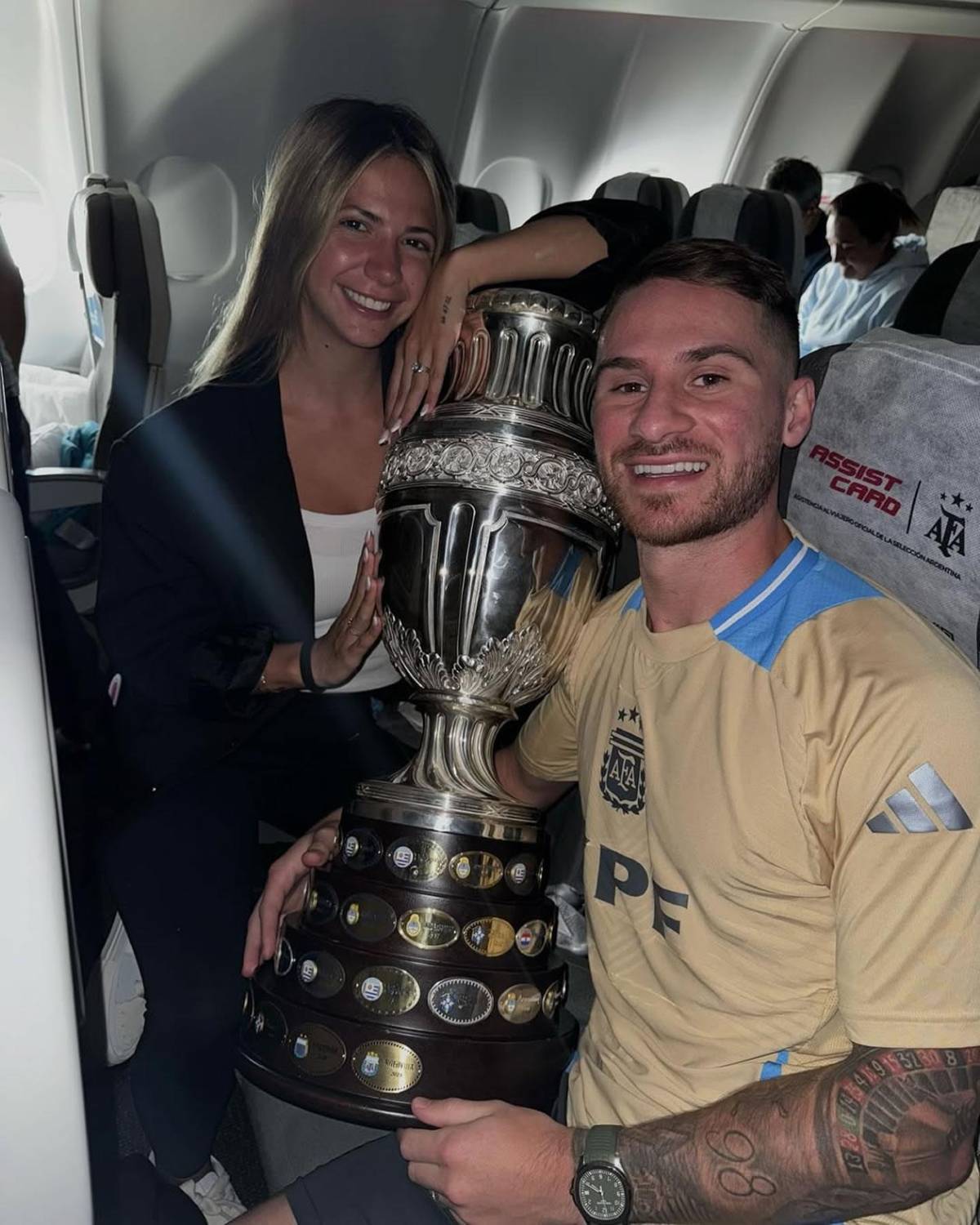 Embarazó a la mejor amiga de su ex novia y así reaccionó: el polémico triángulo amoroso de compañero de Messi