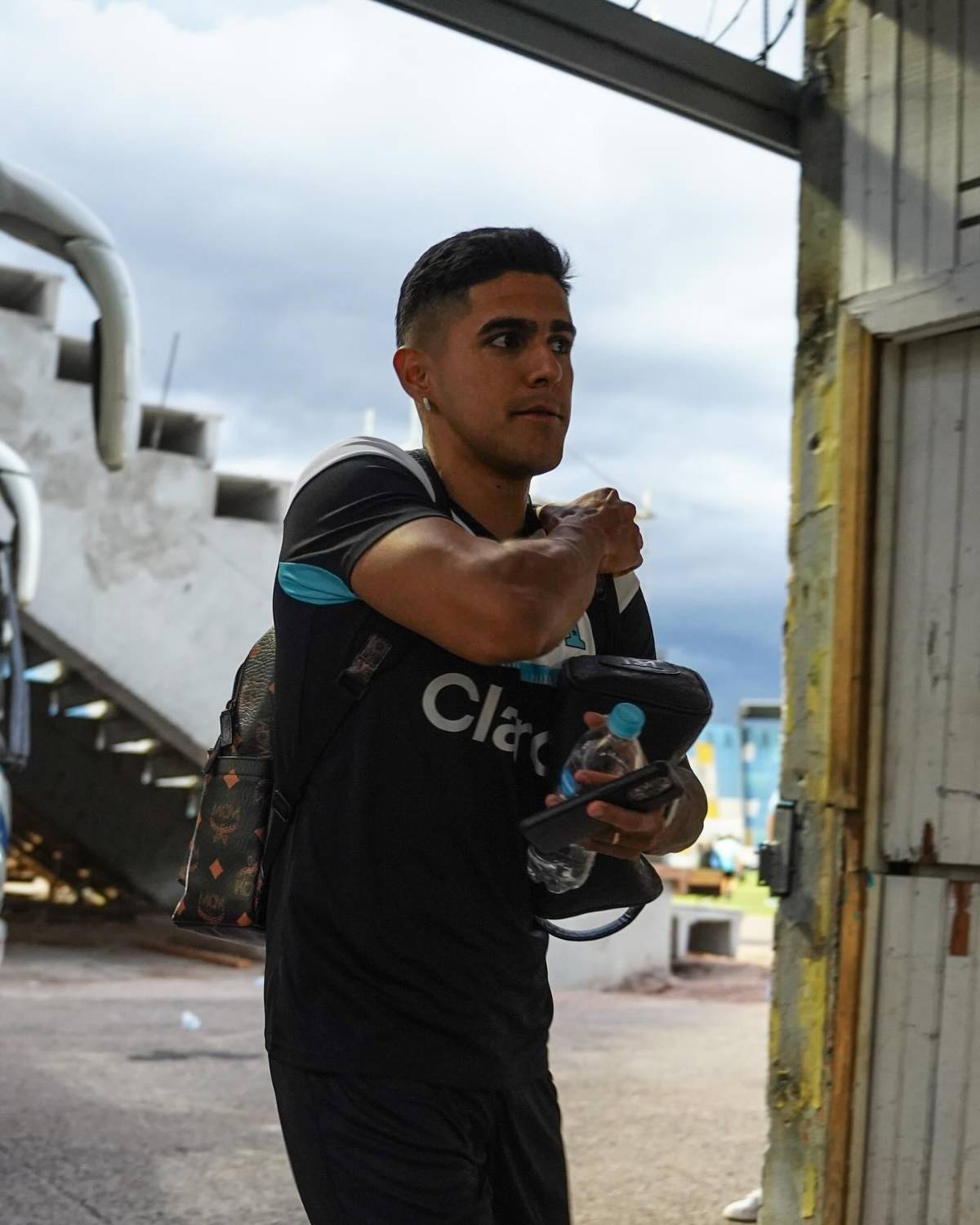 Nuevas caras y bajo una fuerte lluvia: Así fue el entrenamiento de la Selección de Honduras en el estadio Nacional