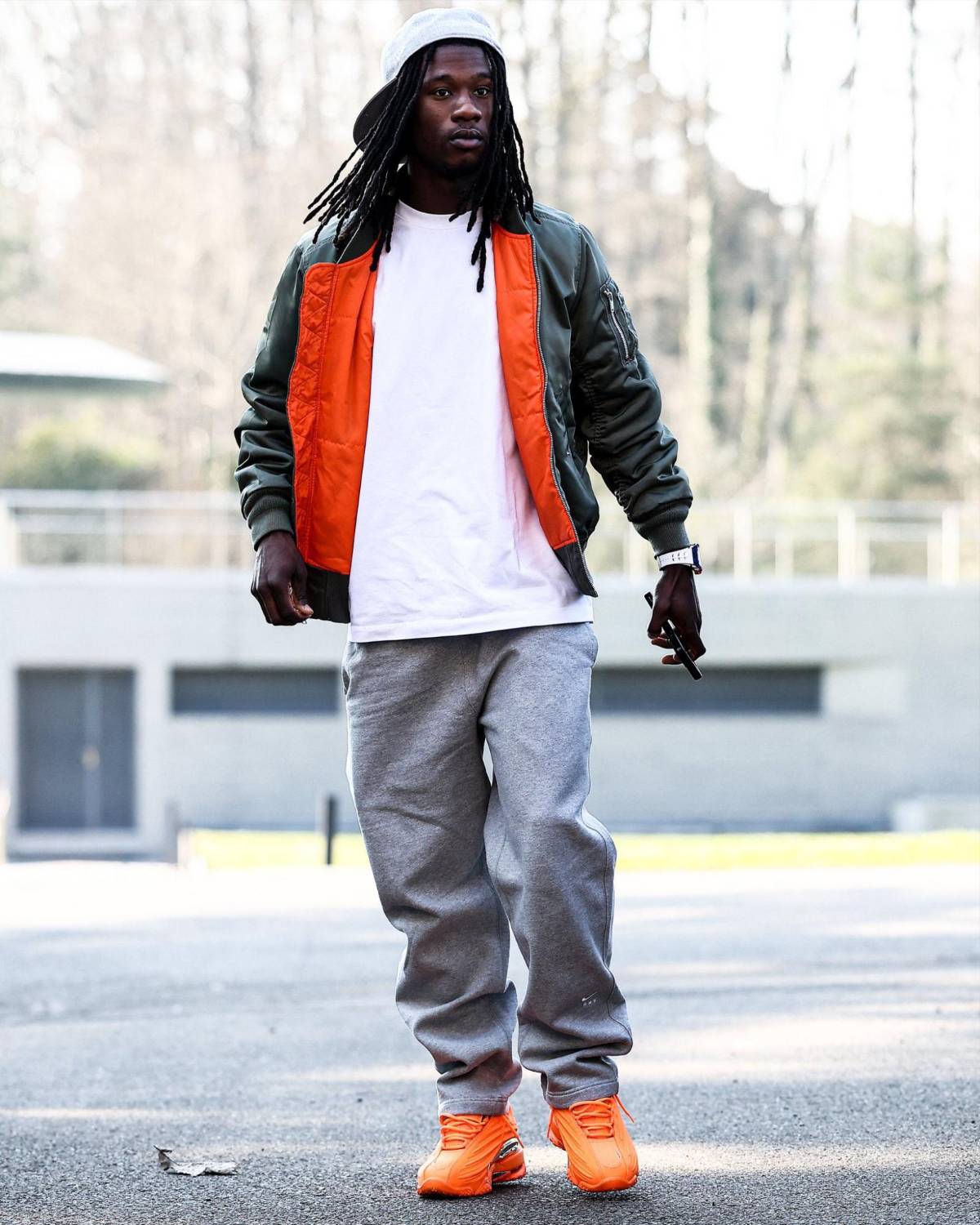 Los curiosos looks de los futbolistas de las selecciones por el mundo: ¿El peor vestido? Así llegó Koundé a Francia