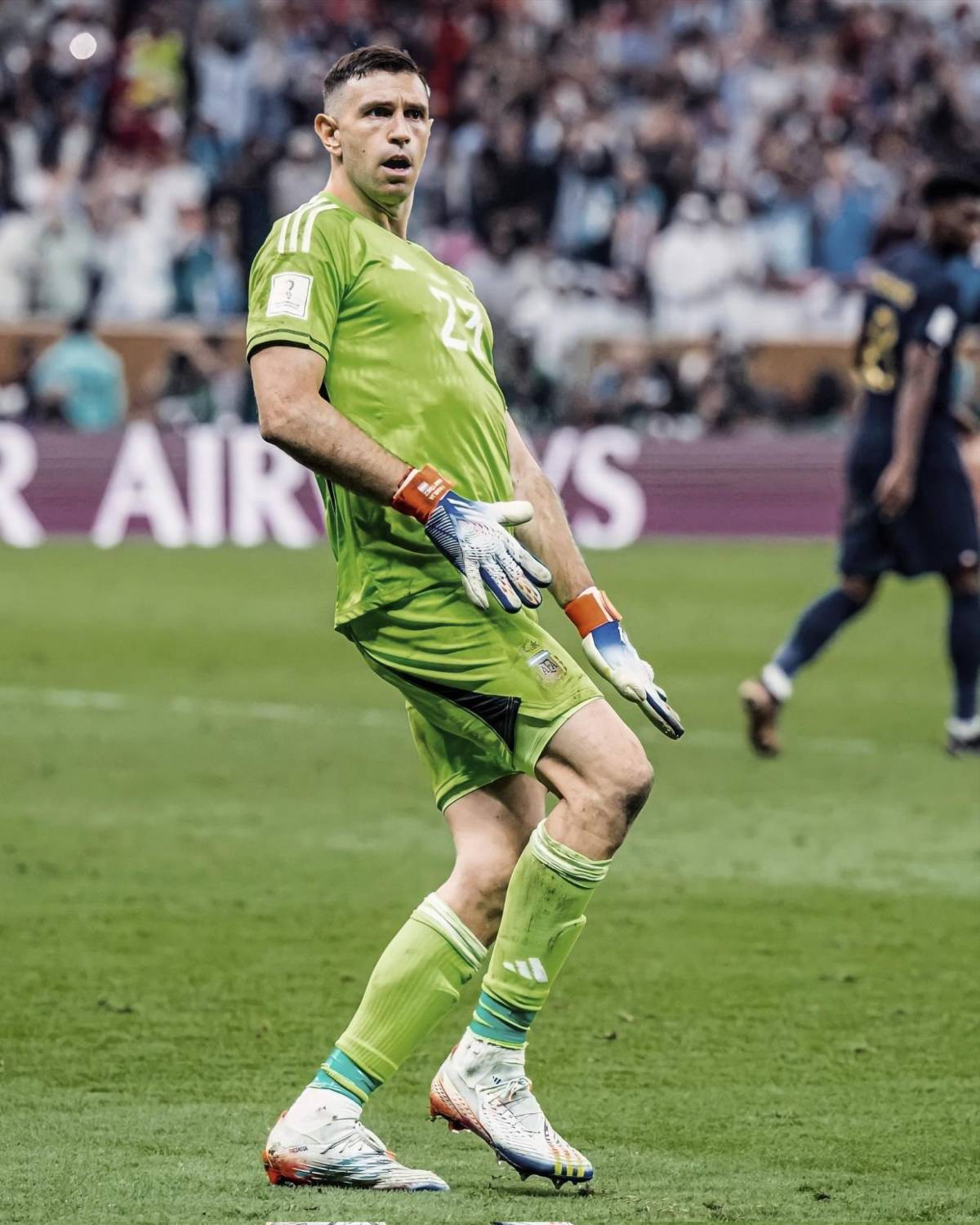 Se fue del Barcelona para jugar en el PSG y Mbappé paraliza el mercado de fichajes; la oferta de 15 millones por ‘Dibu’ Martínez