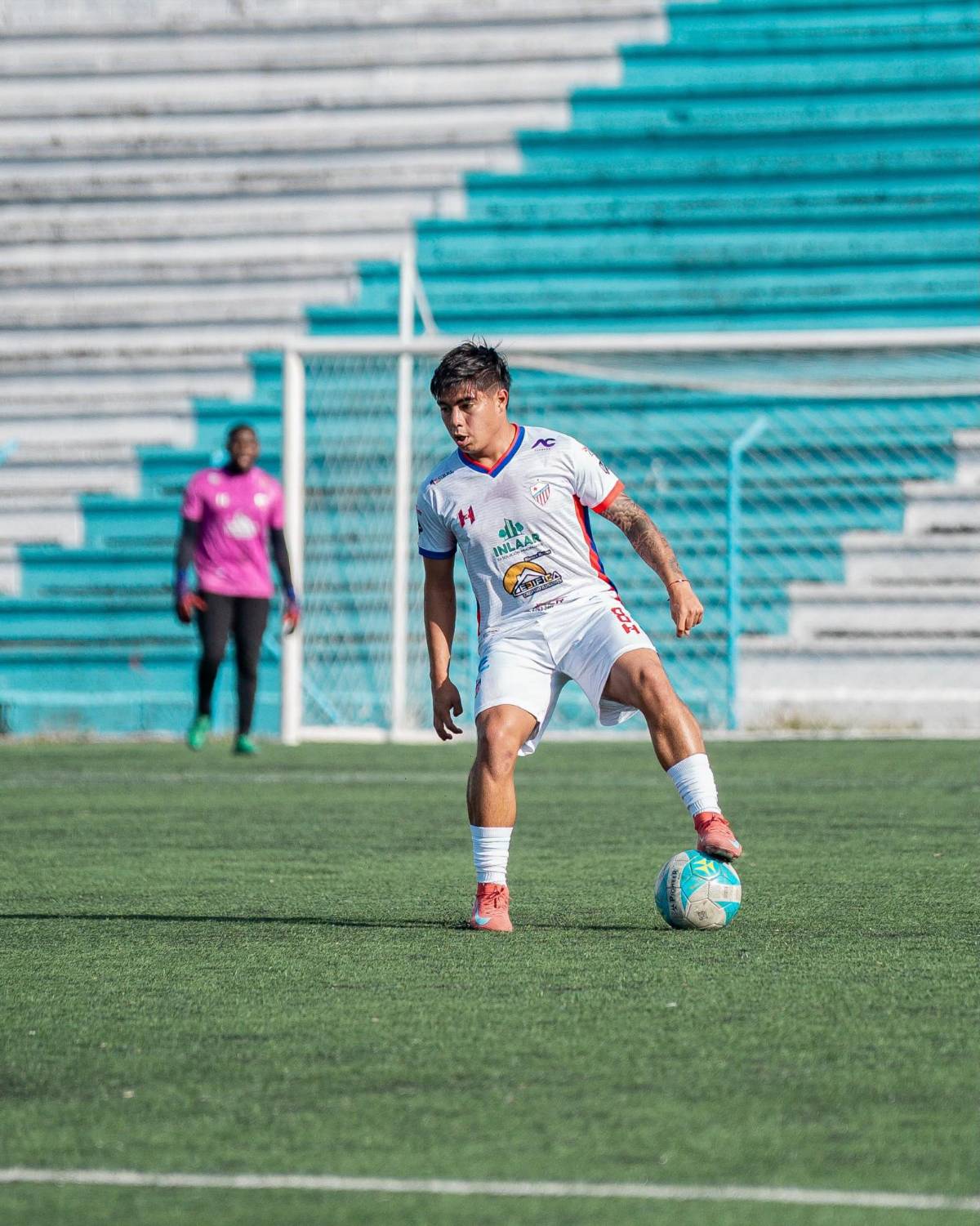 Hijo de Diego Vázquez sorprende entrenando con equipo de la Primera División