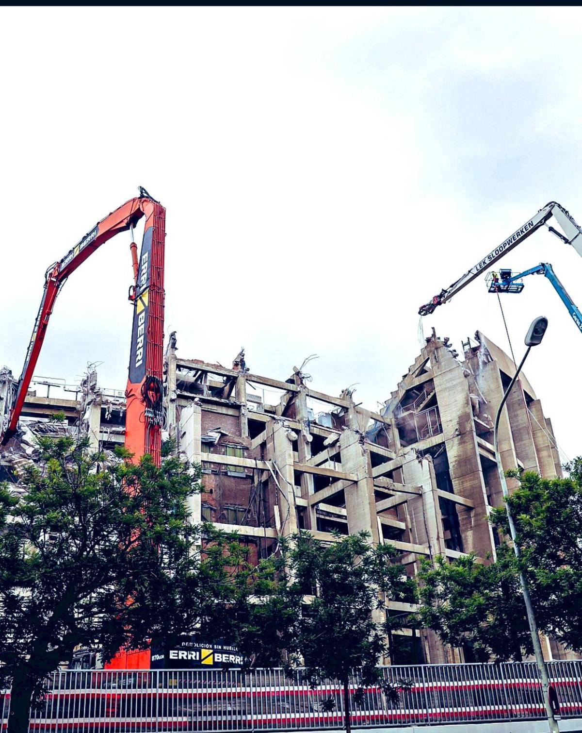 Así son las impactantes imágenes que deja la destrucción del Camp Nou, estadio del FC Barcelona