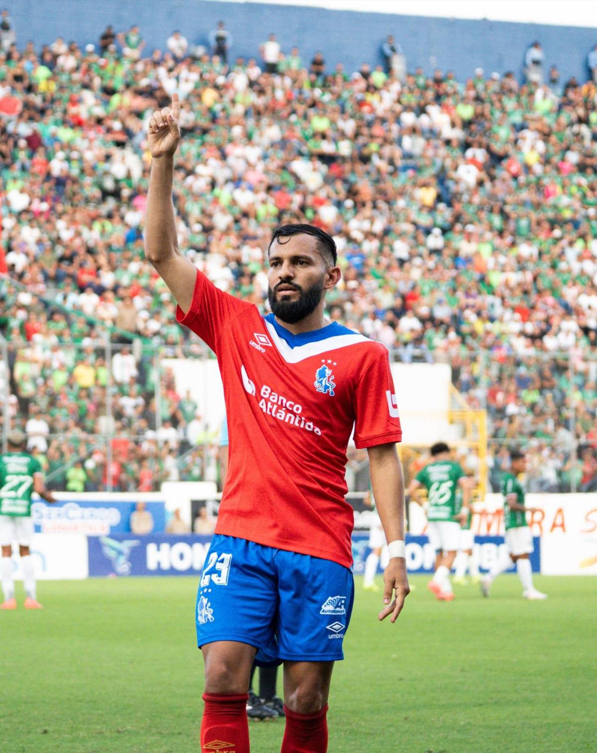 Tremenda bronca al final del clásico, fiesta melenuda para sacudirse la crisis y modernizan al Morazán en el Marathón vs Olimpia