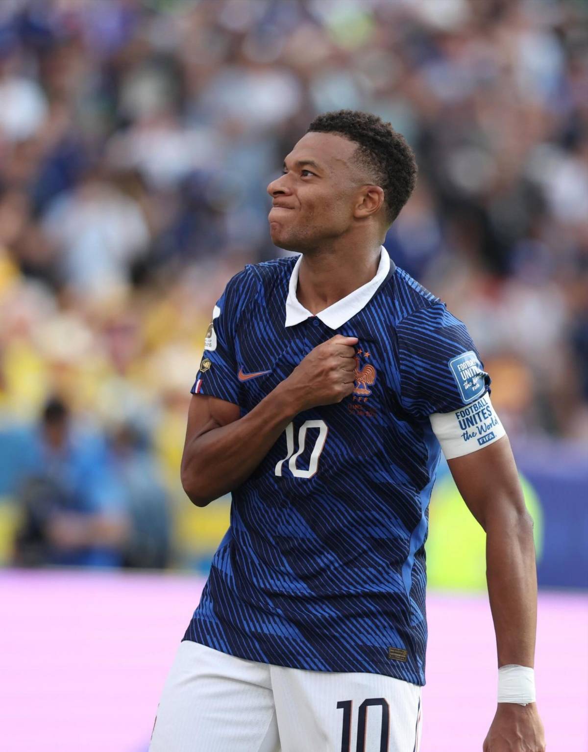 Está intentando comprar votos: acusan a Mbappé de hacer trampa en el Balón de Oro