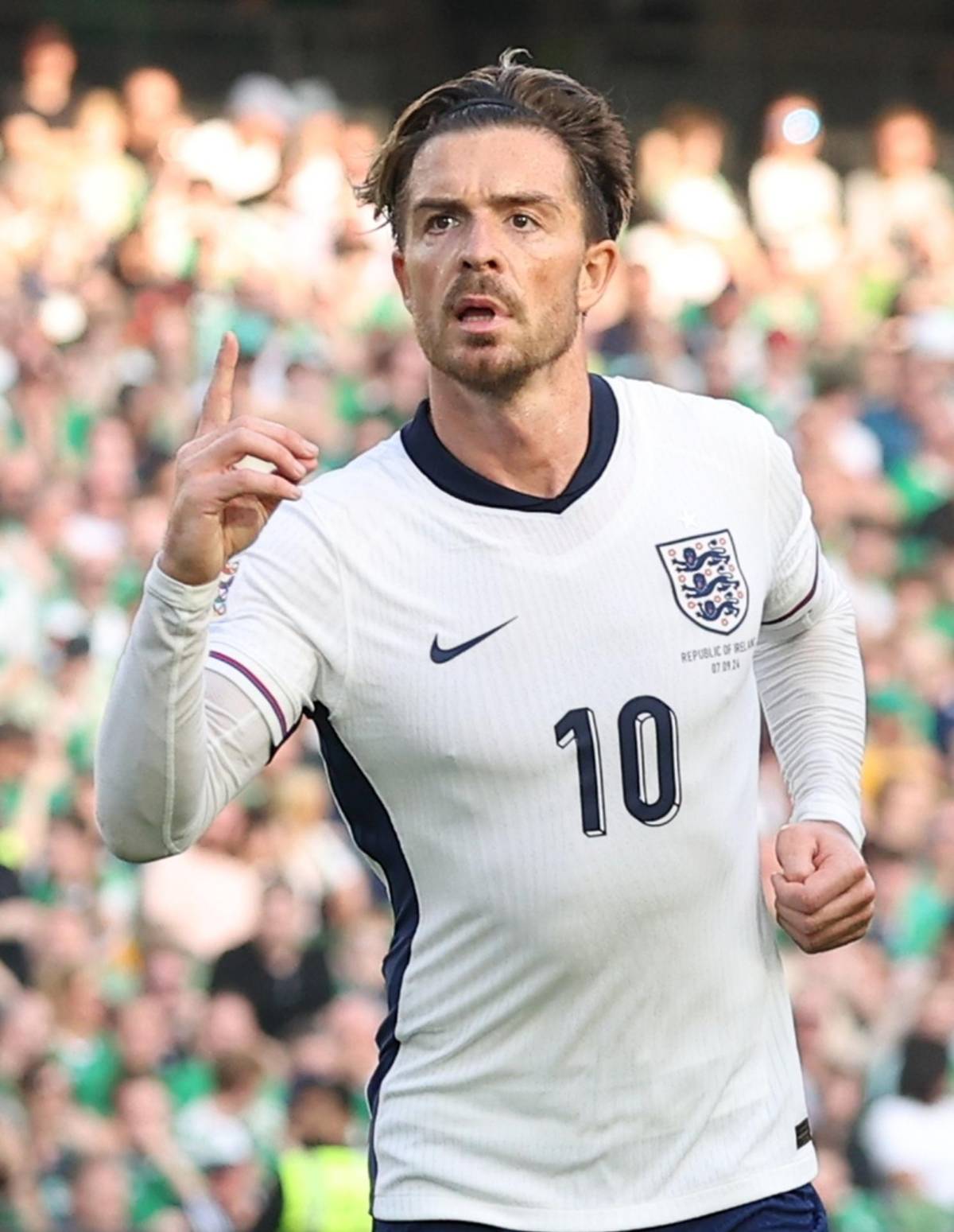 No cantó el himno de la Selección Inglaterra y piden que se vaya del equipo: “Es una traición, no está capacitado”