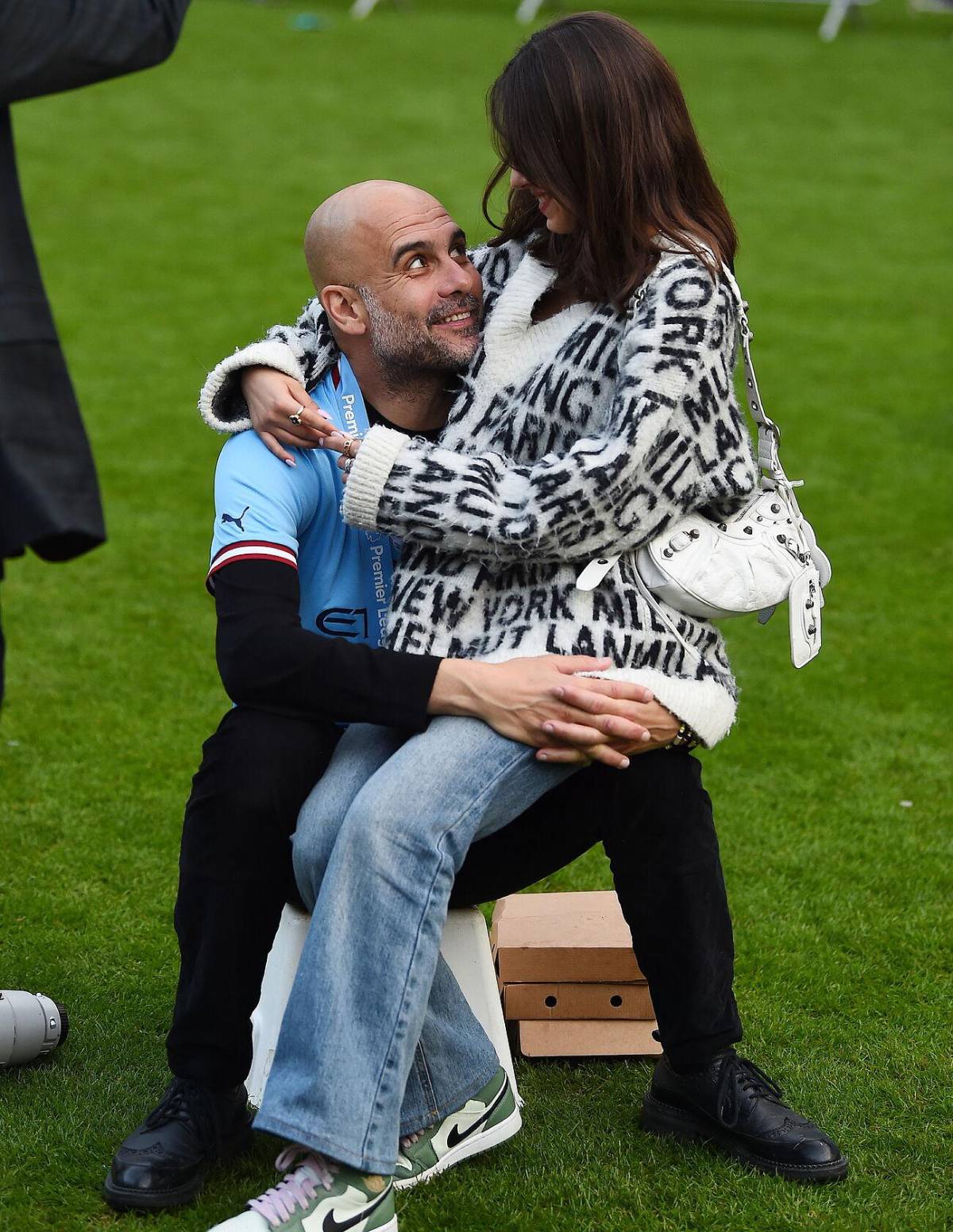 La loca fiesta del City: Haaland en pijama con su novia, Julián pone ebrio a Grealish y la hija de Pep se roba las miradas