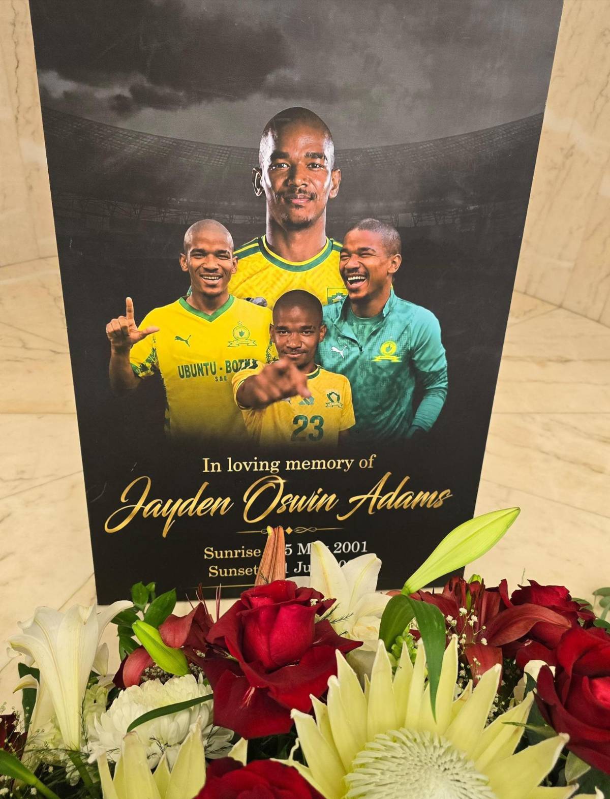 Desgarradora imagen de la madre e hijo: el adiós a Jayden Adams, fallecido tras el Mundial