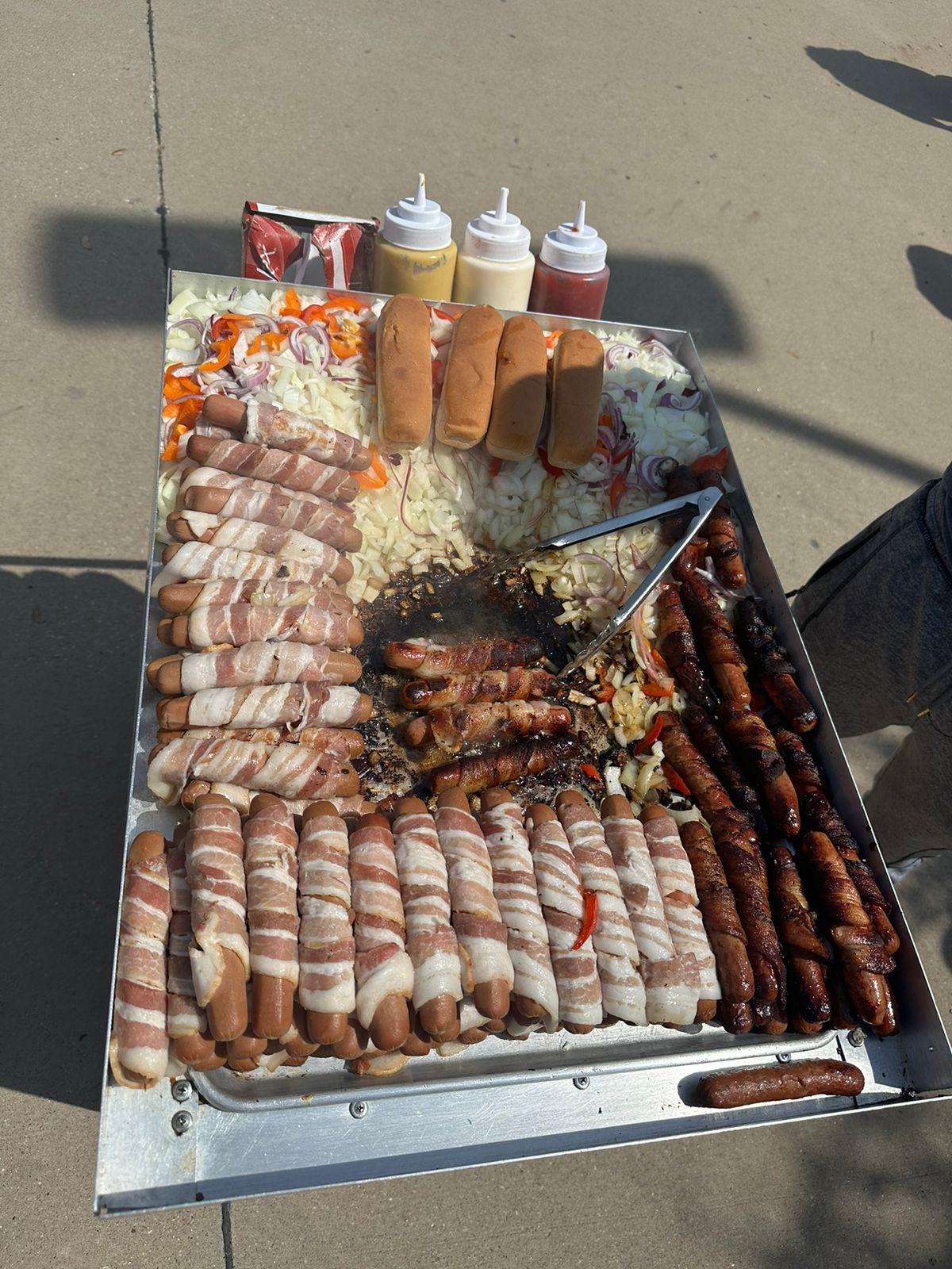 FOTOS: ¡Punta, asados y famoso incluido! Así es el ambientazo hondureño en el Toyota Stadium para el repechaje ante Costa Rica