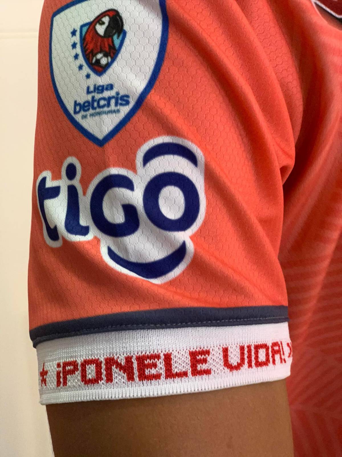 Premios, novedades, y bellas modelos en la presentación del nuevo uniforme del Vida en La Ceiba