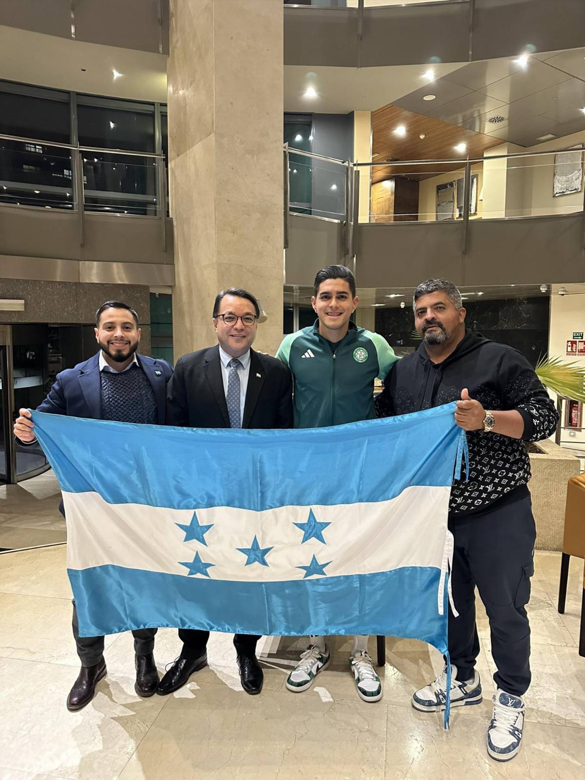 Así vivió Luis Palma el día previo a medirse al Atlético: especial reencuentro, hondureño lo conoció y curiosidad en el entreno