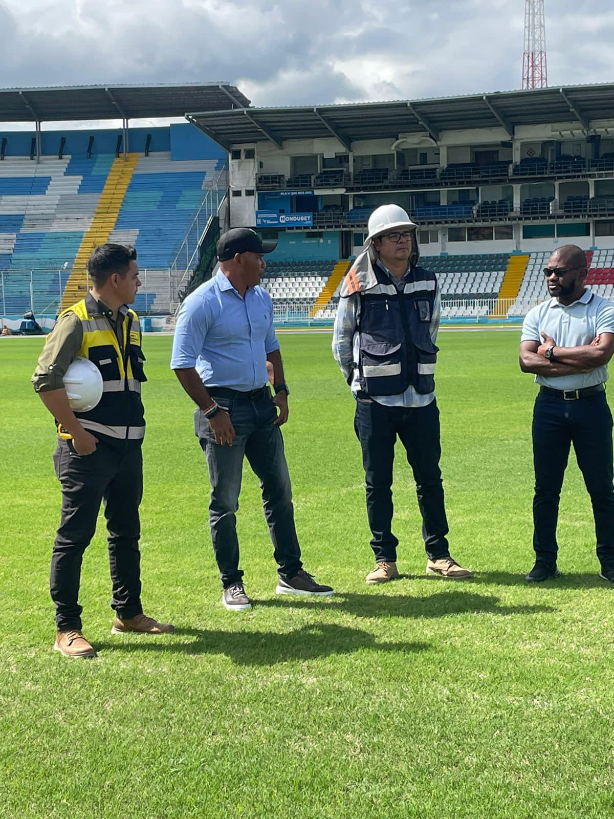 Exseleccionado de Honduras figura en la supervisión del estadio Nacional; así lucen sus graderías previo al Clausura