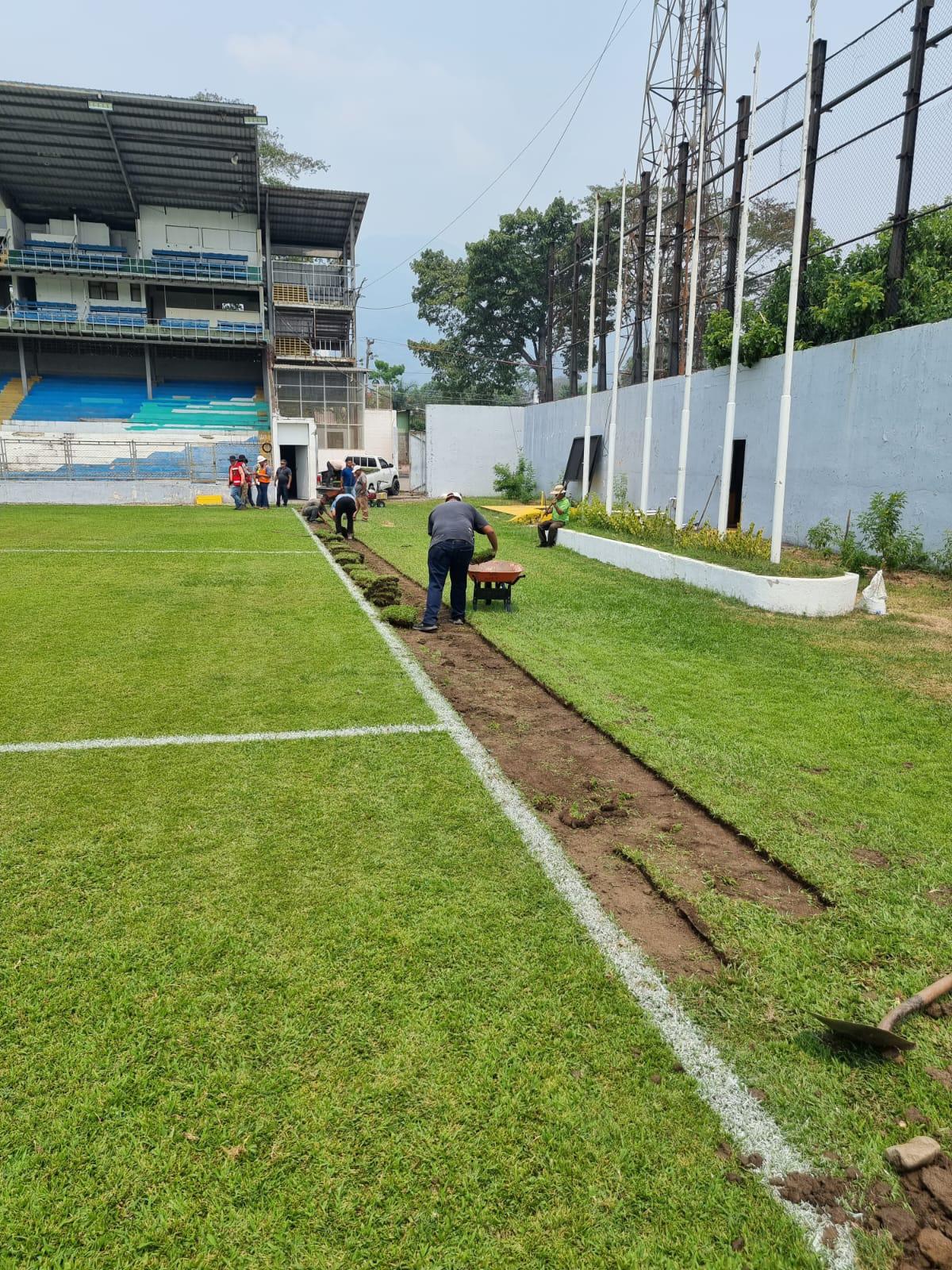 Adiós a la pesadilla: El Estadio Morazán se despide de la grama vieja para instalar engramillado de primer mundo