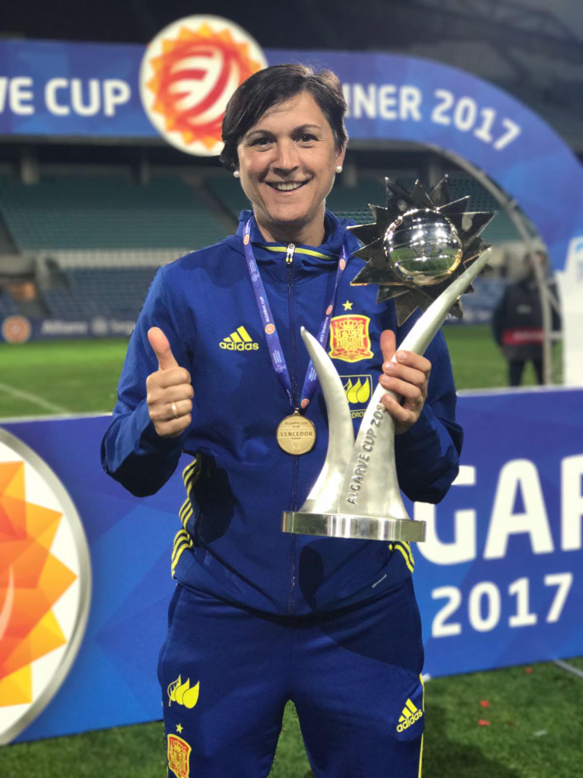 Selección femenina de Panamá presentó a su nueva DT: campeona del mundo, dirigió en México y trabajaba como policía