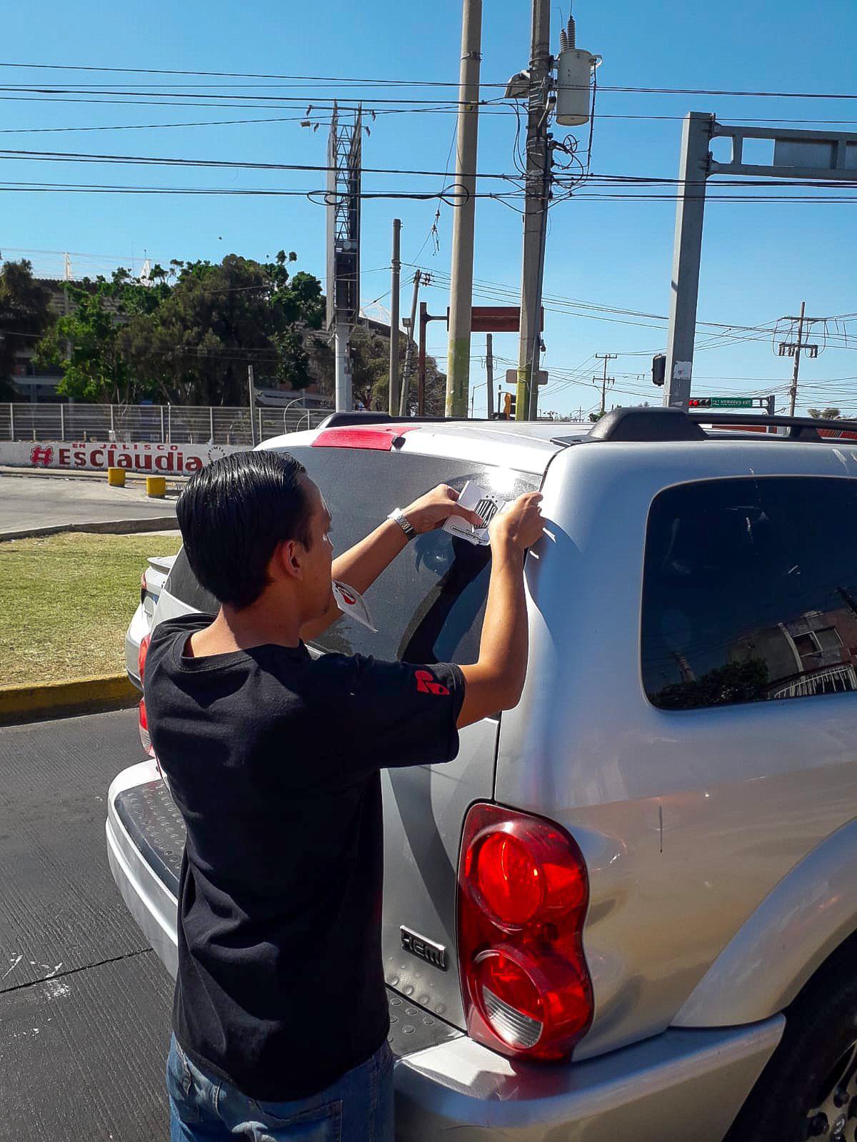 ¡Locura merengue! Afición del Olimpia comienza a “pintar” el estadio Jalisco y esposa de futbolista del Atlas sorprende con mensaje en pancarta