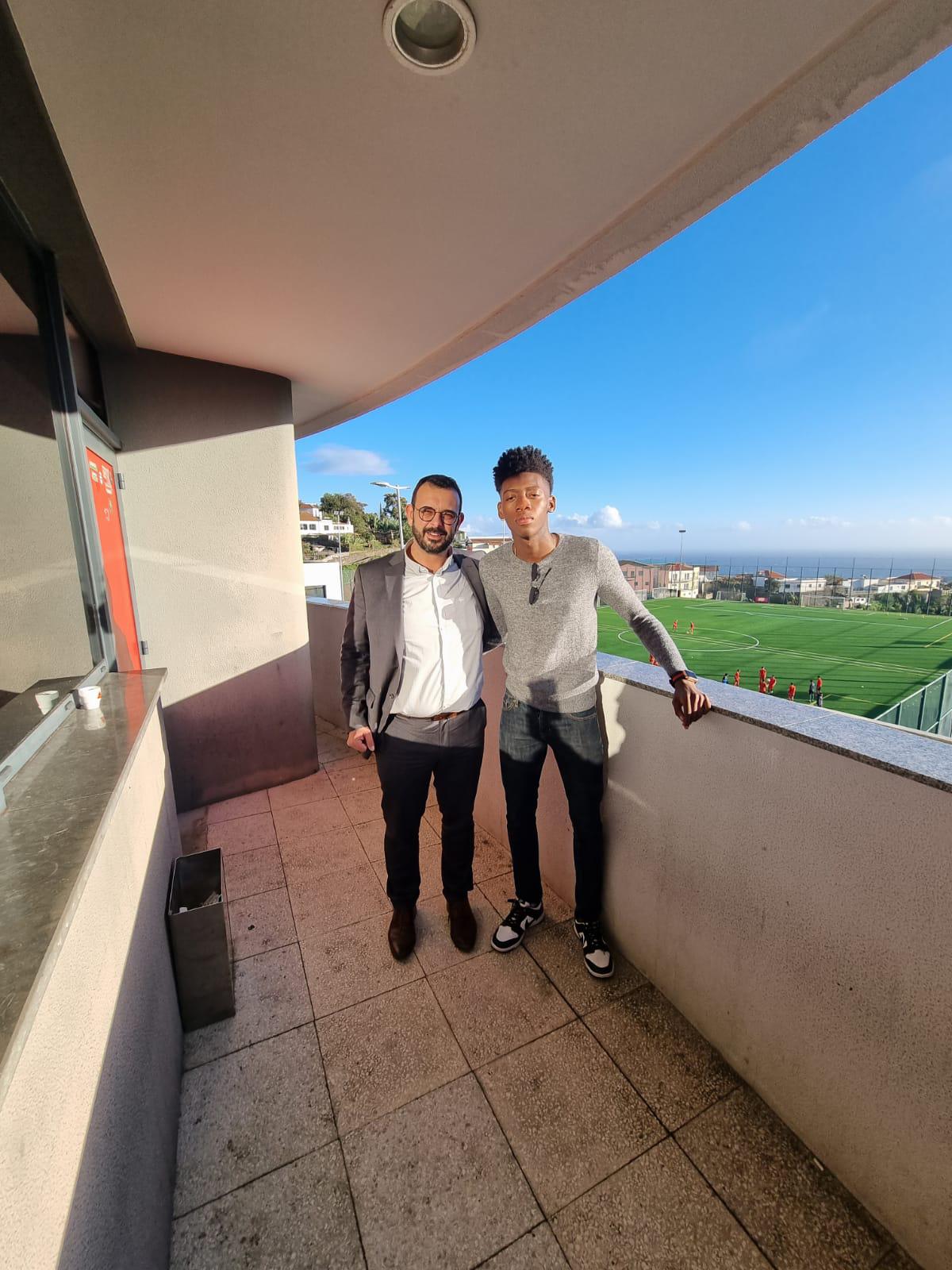 Emerson Suazo se encuentra en tierras portuguesas donde busca quedarse con el Marítimo de la primera division de Portugal.