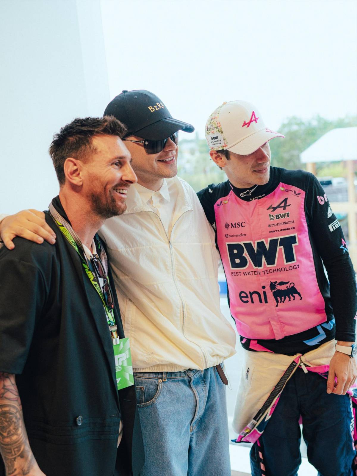 Messi asistió por primera vez al GP de la Fórmula 1: así llegó con Antonela al evento en Miami y acaparó todos los lentes