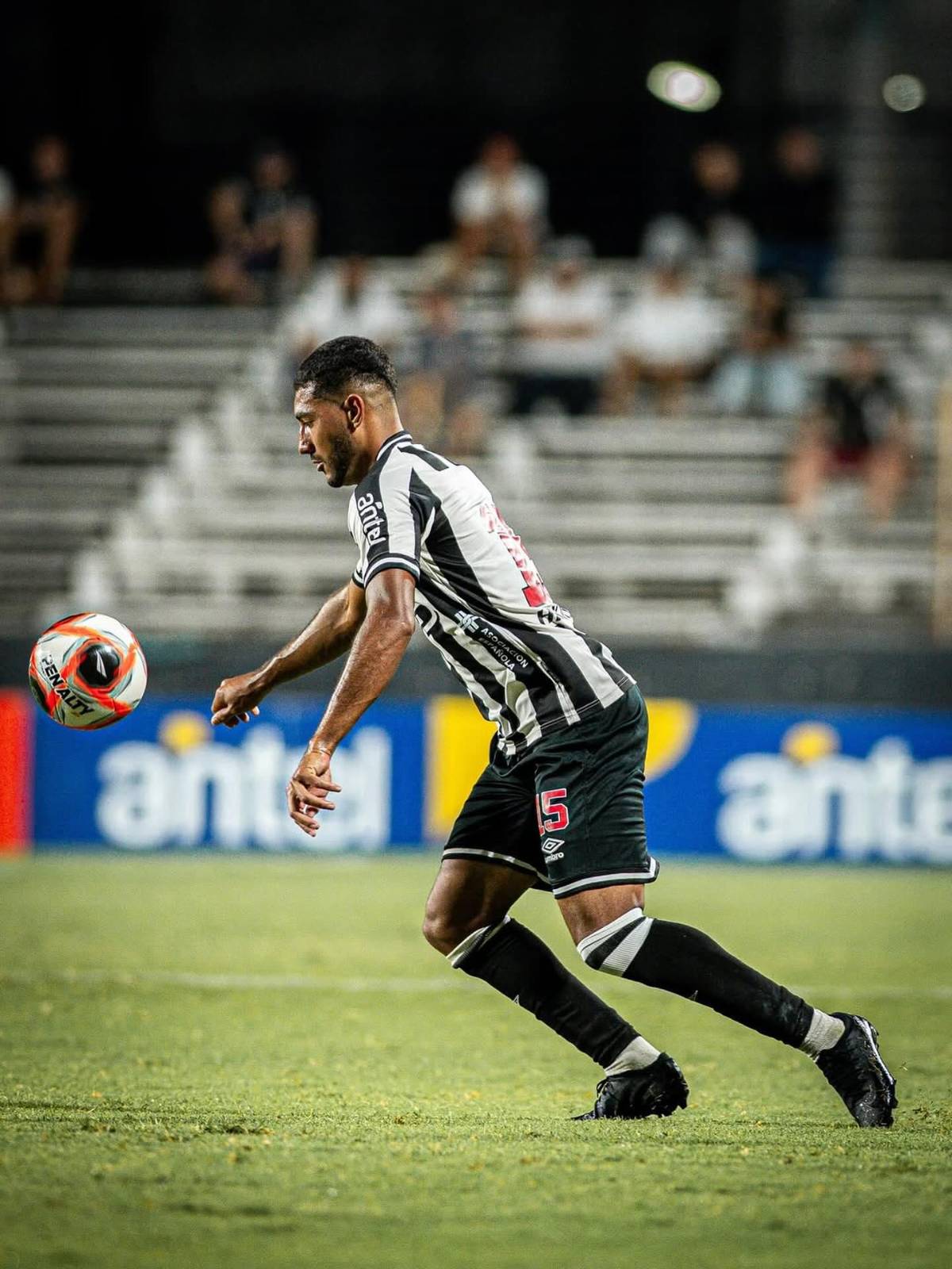 Fichajes: Giro inesperado para Kervin Arriaga, hondureño a Uruguay, el Toro se mueve y De Olivera luce colores de su nuevo equipo