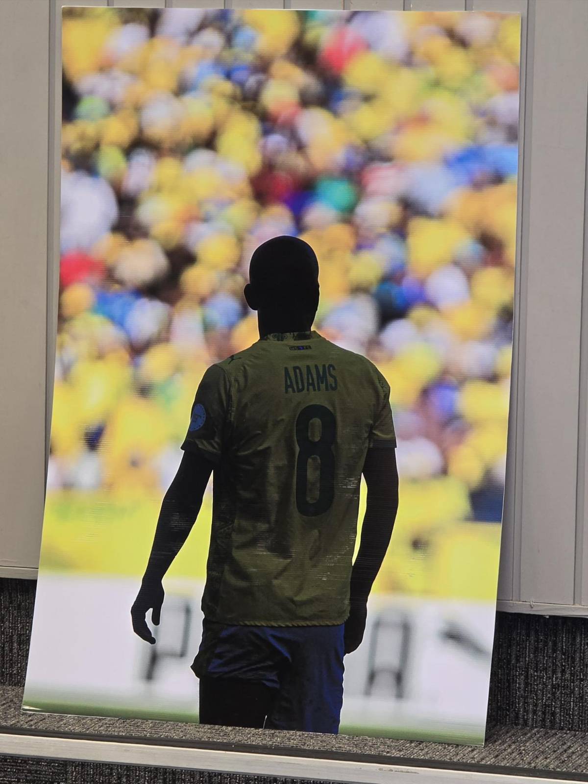 Desgarradora imagen de la madre e hijo: el adiós a Jayden Adams, fallecido tras el Mundial