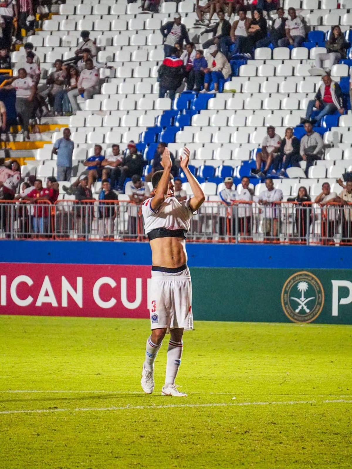 La desgarrada imagen de Bennett, otro error de Menjívar y las leyendas